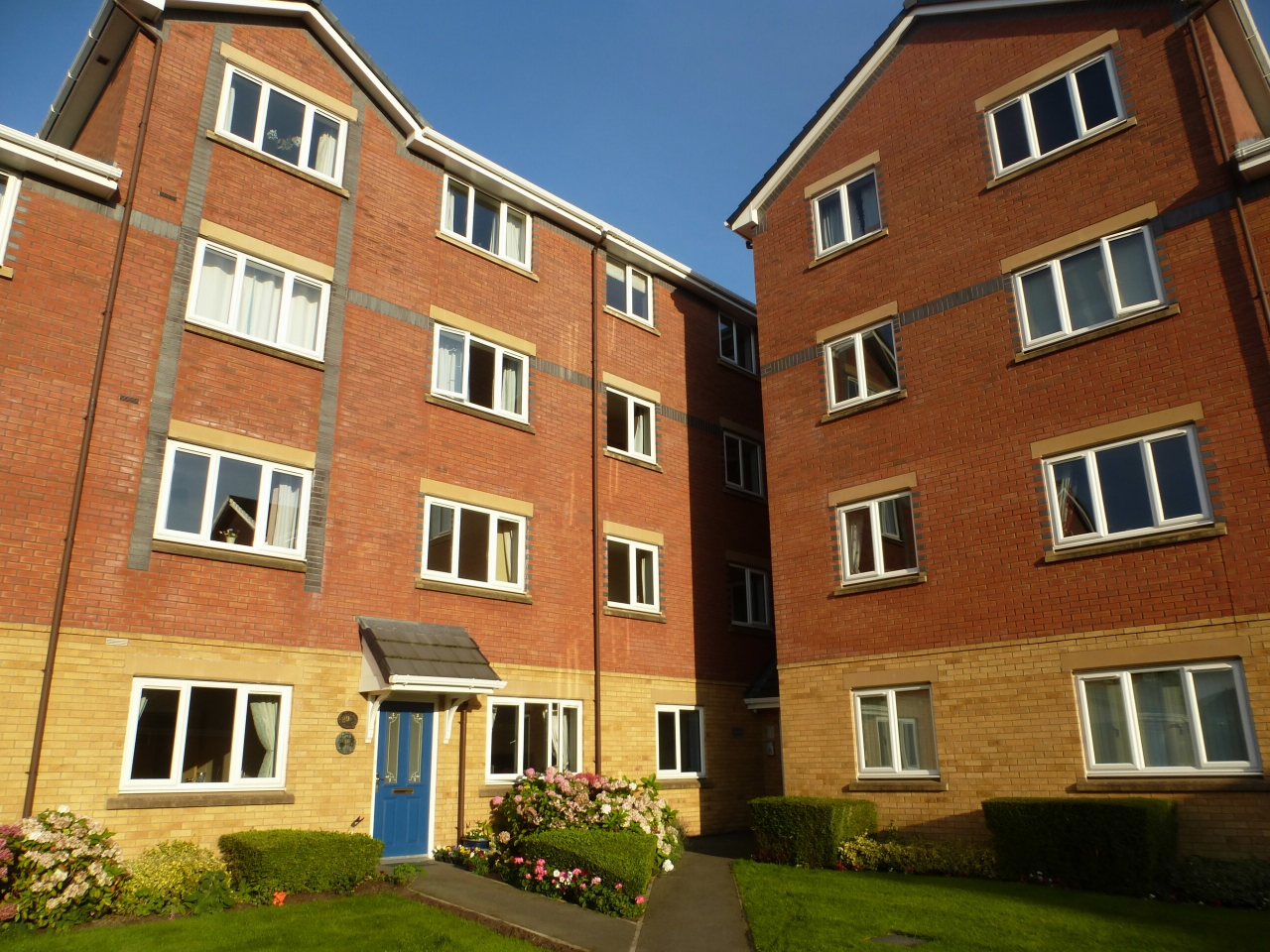 1 bedroom apartment flat/apartment To Let in Preston - Photograph 1