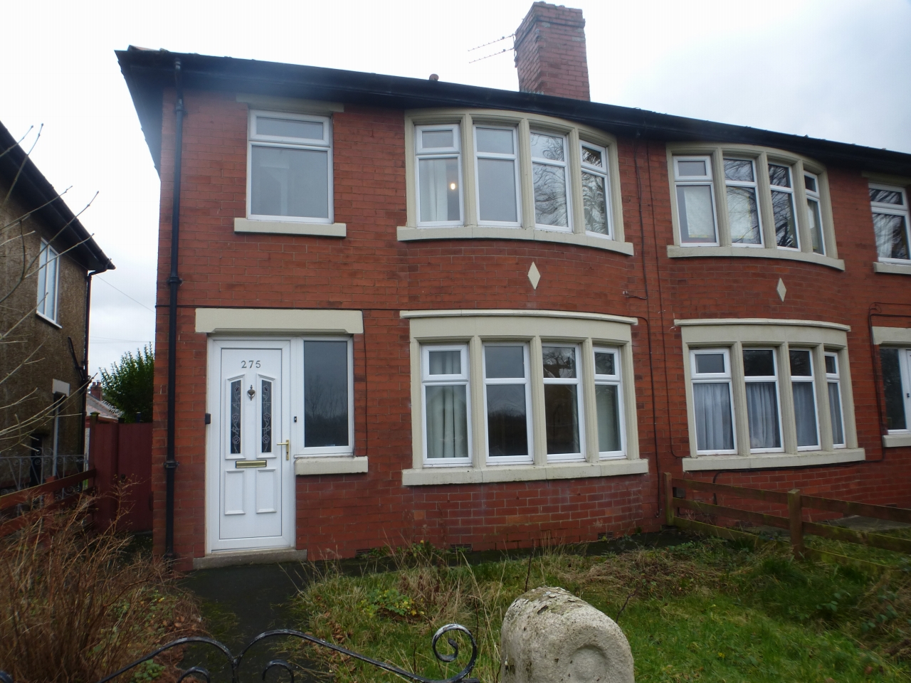 3 bedroom semi-detached house Sold STC in Preston - Lytham Road