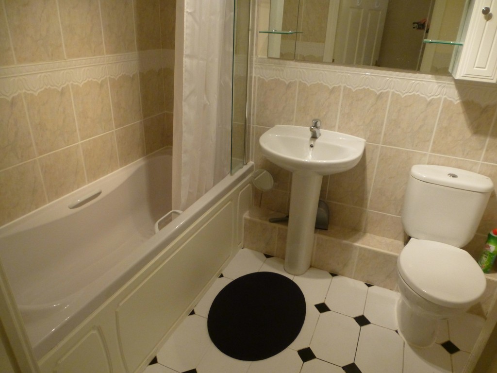 1 bedroom apartment flat/apartment For Sale in Preston - Bathroom