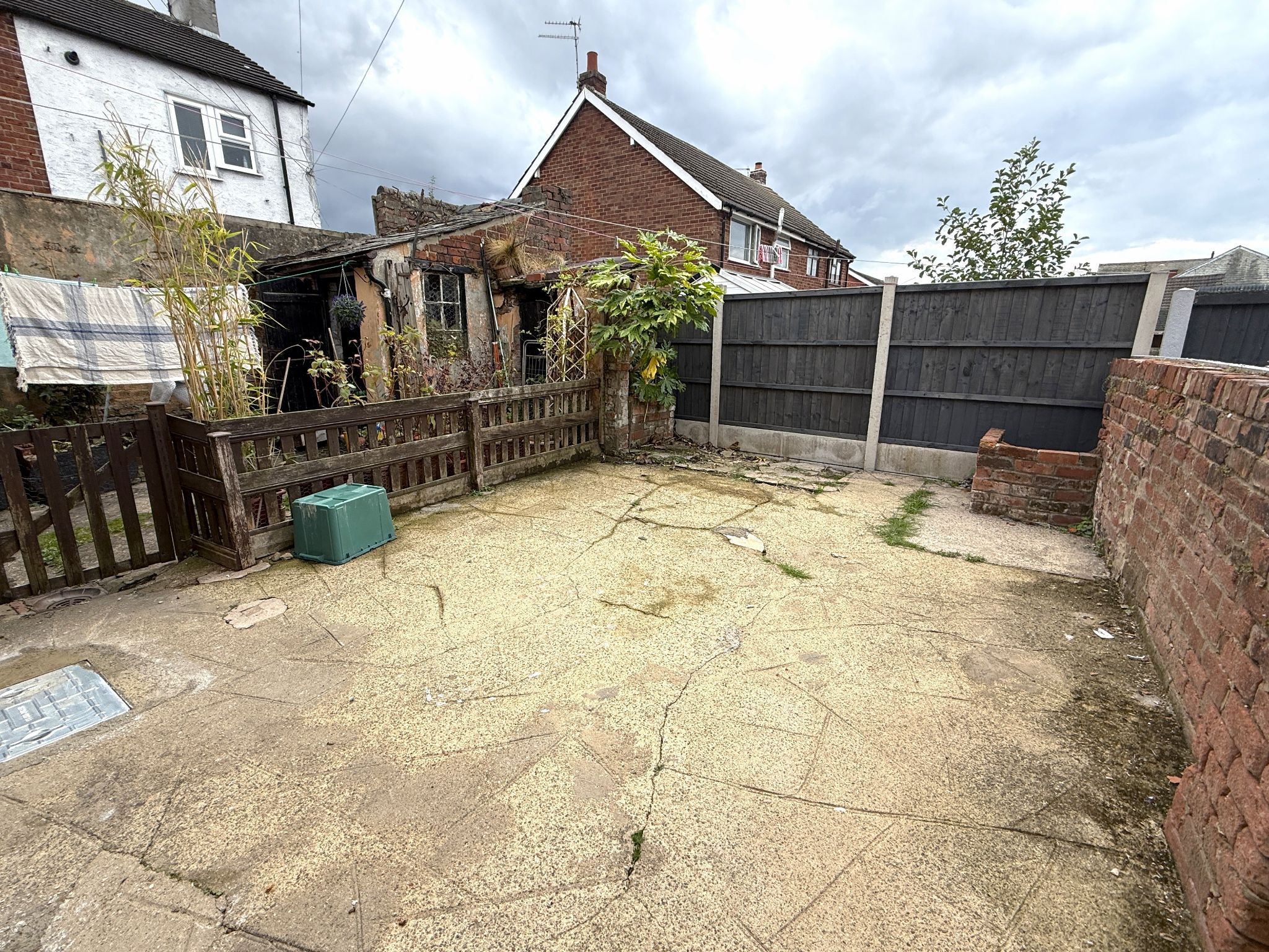 2 bedroom mid terraced house To Let in Preston - Back Yard