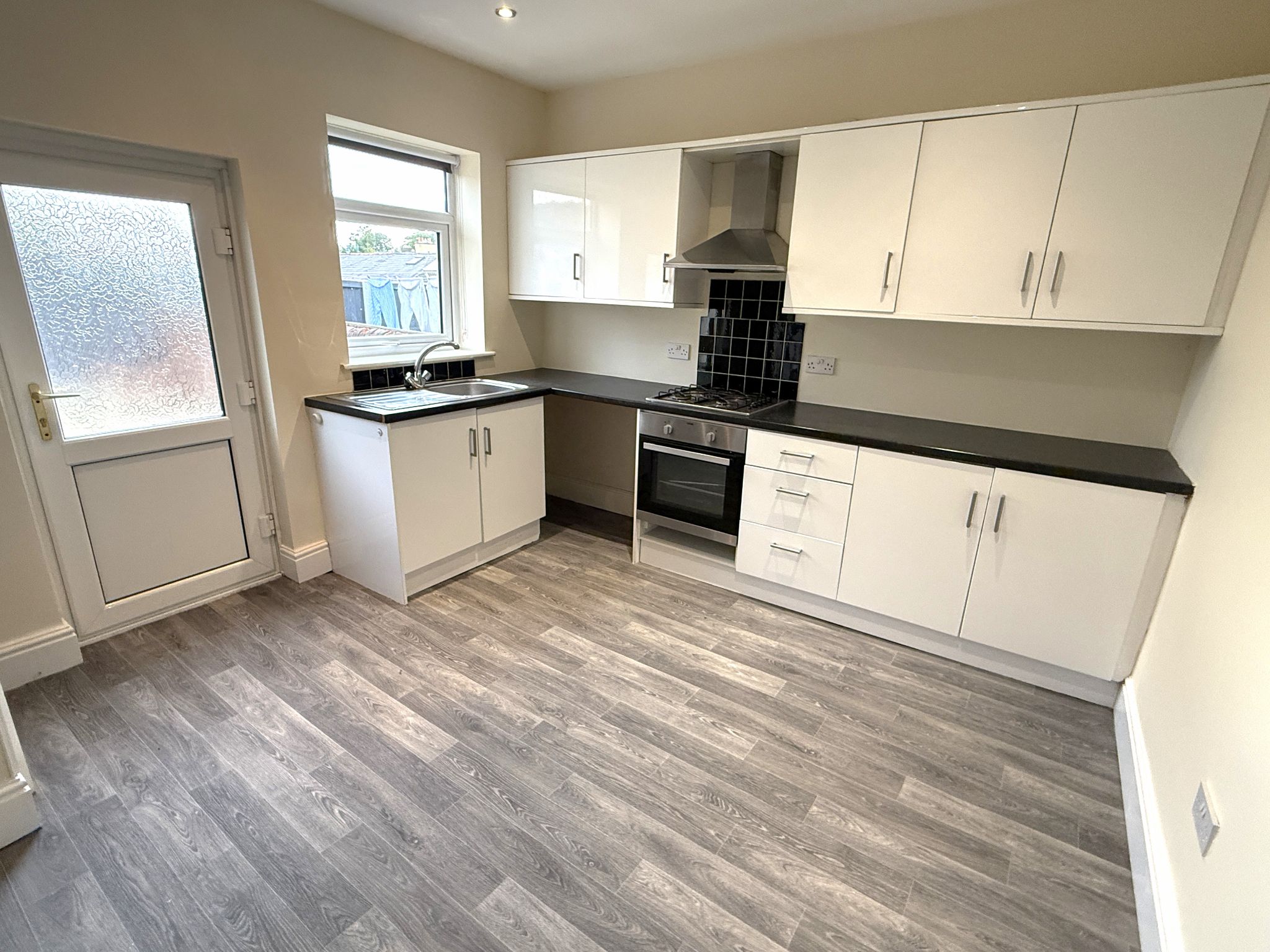 2 bedroom mid terraced house To Let in Preston - Property photograph