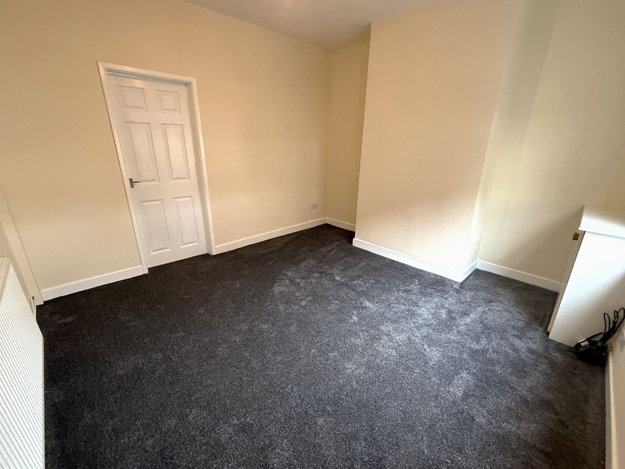 2 bedroom mid terraced house To Let in Preston - Living Room
