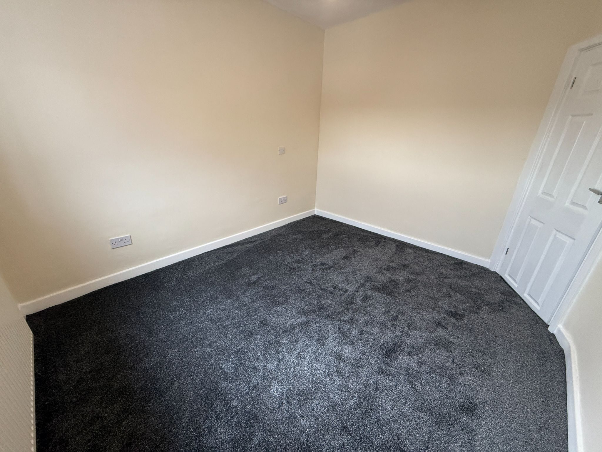 2 bedroom mid terraced house To Let in Preston - Master Bedroom