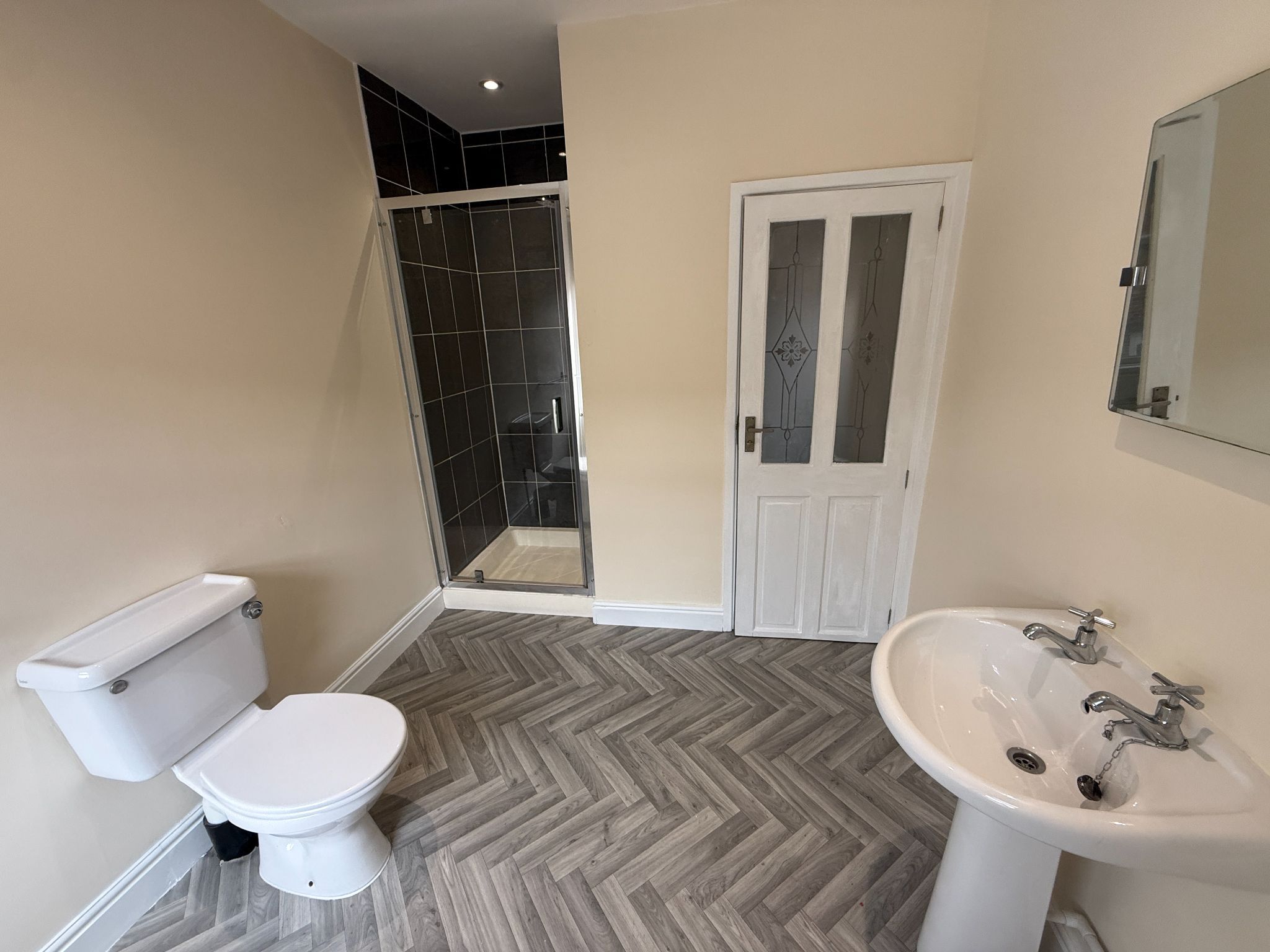 2 bedroom mid terraced house To Let in Preston - Bathroom