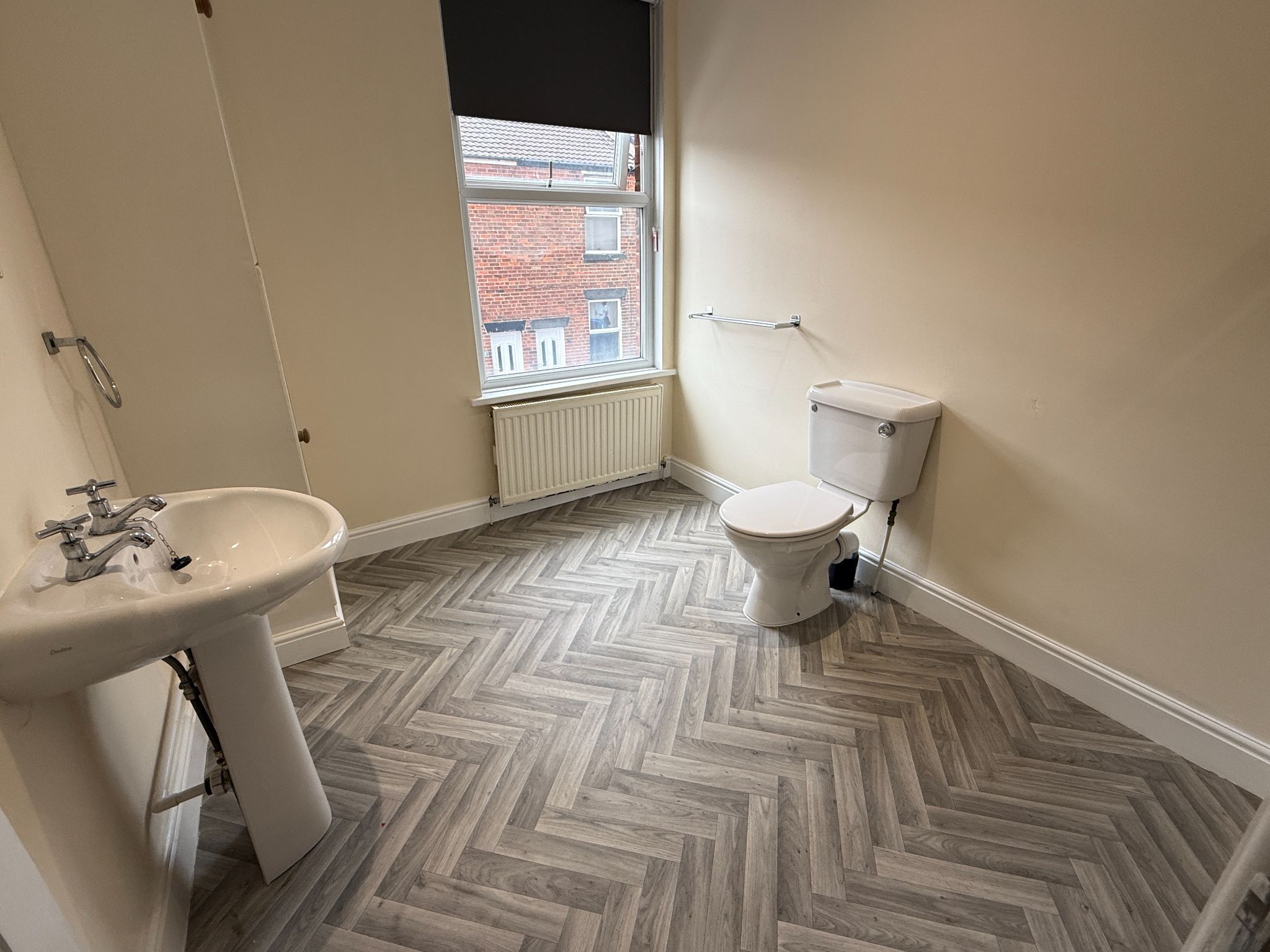 2 bedroom mid terraced house To Let in Preston - Bathroom