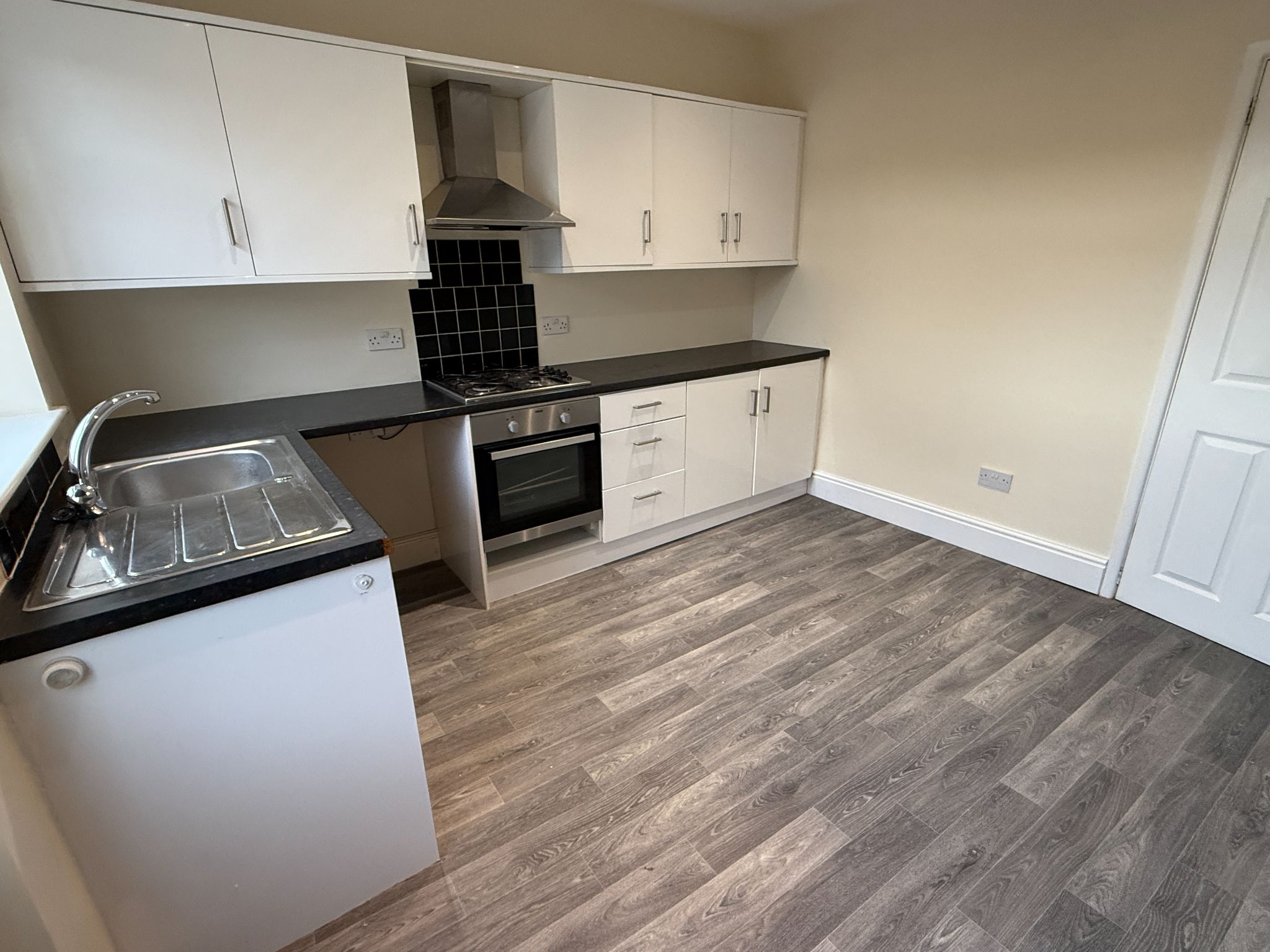 2 bedroom mid terraced house To Let in Preston - Property photograph