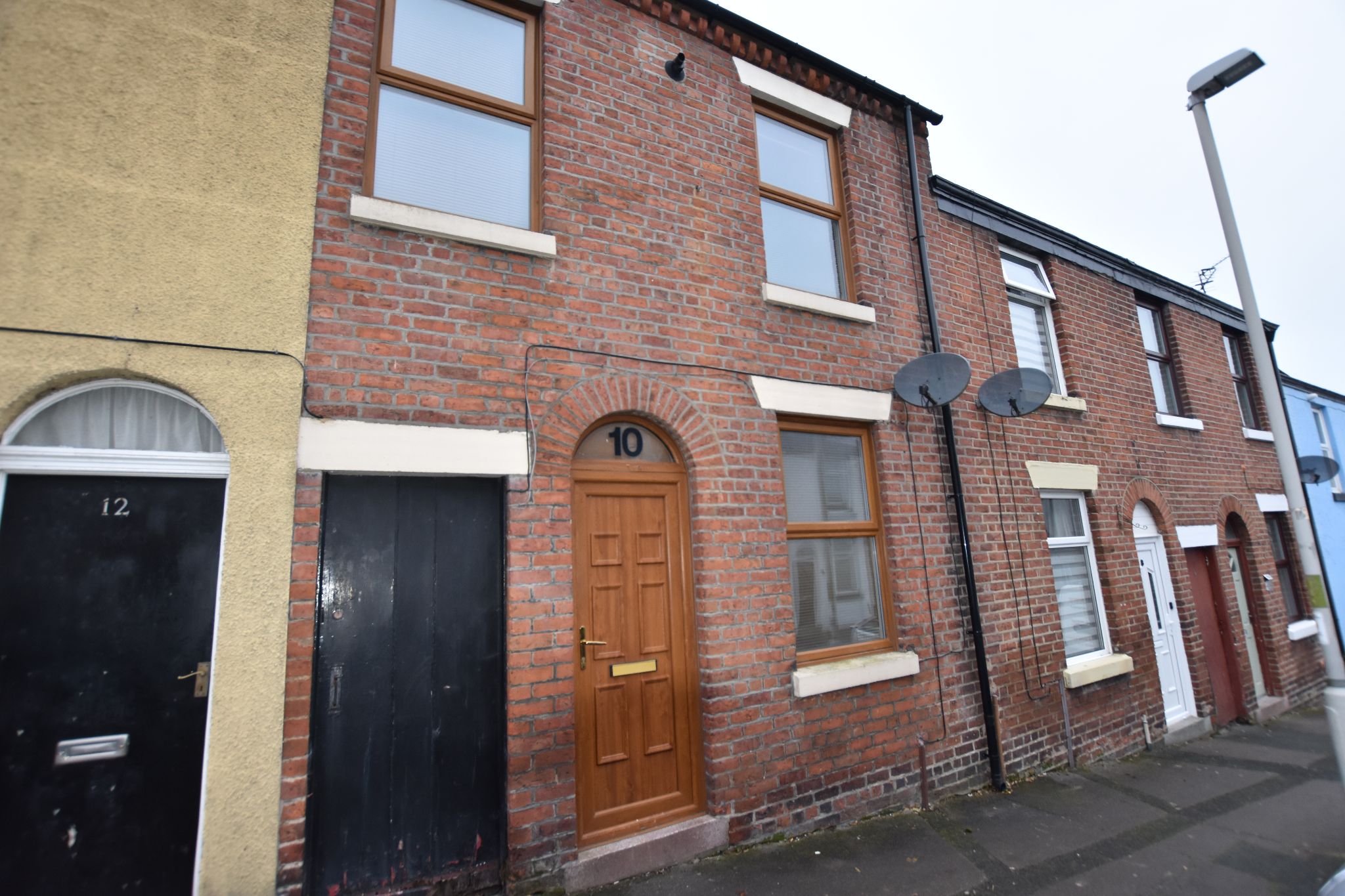 2 bedroom mid terraced house To Let in Preston - Property photograph