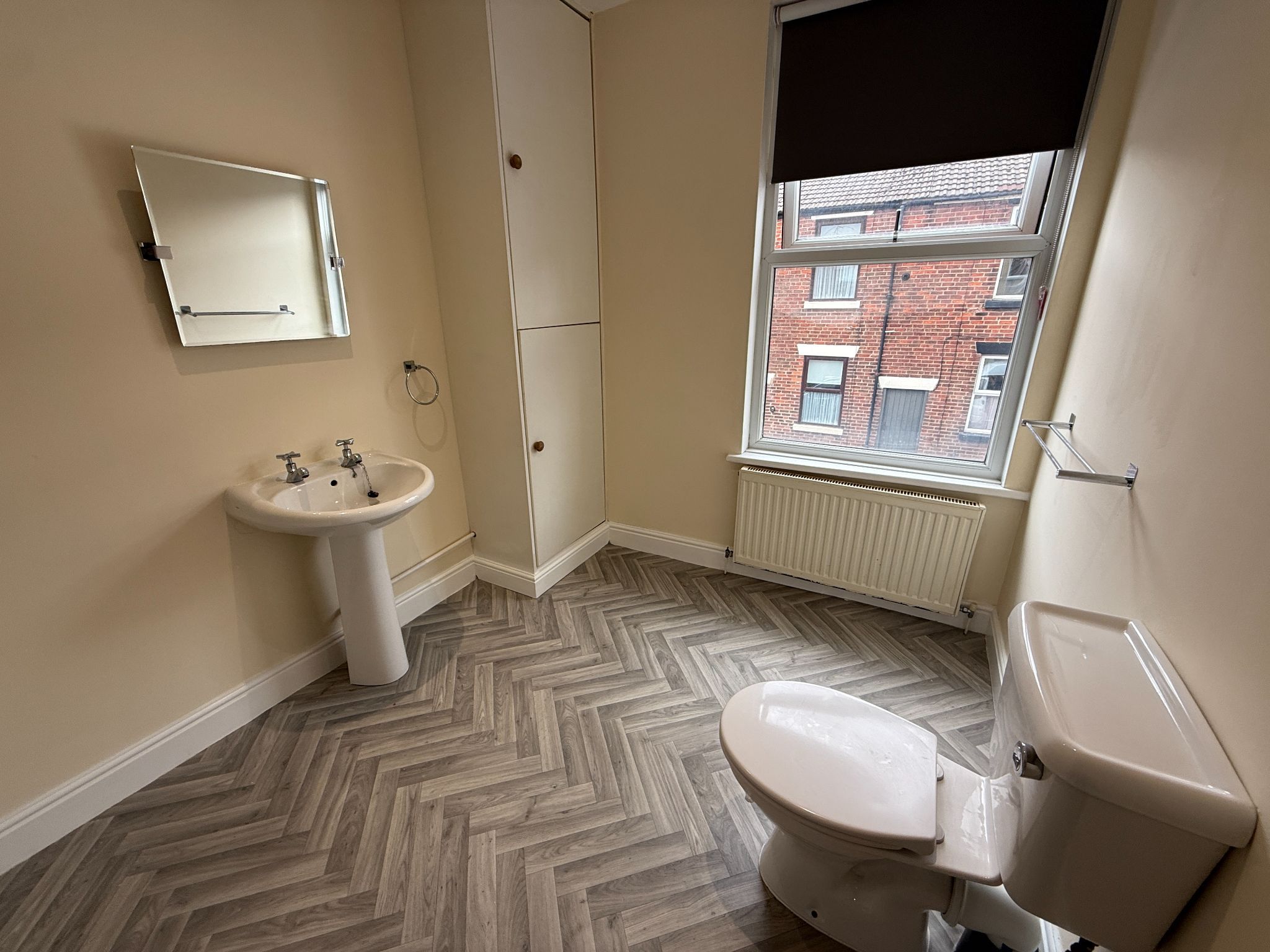 2 bedroom mid terraced house To Let in Preston - Bathroom