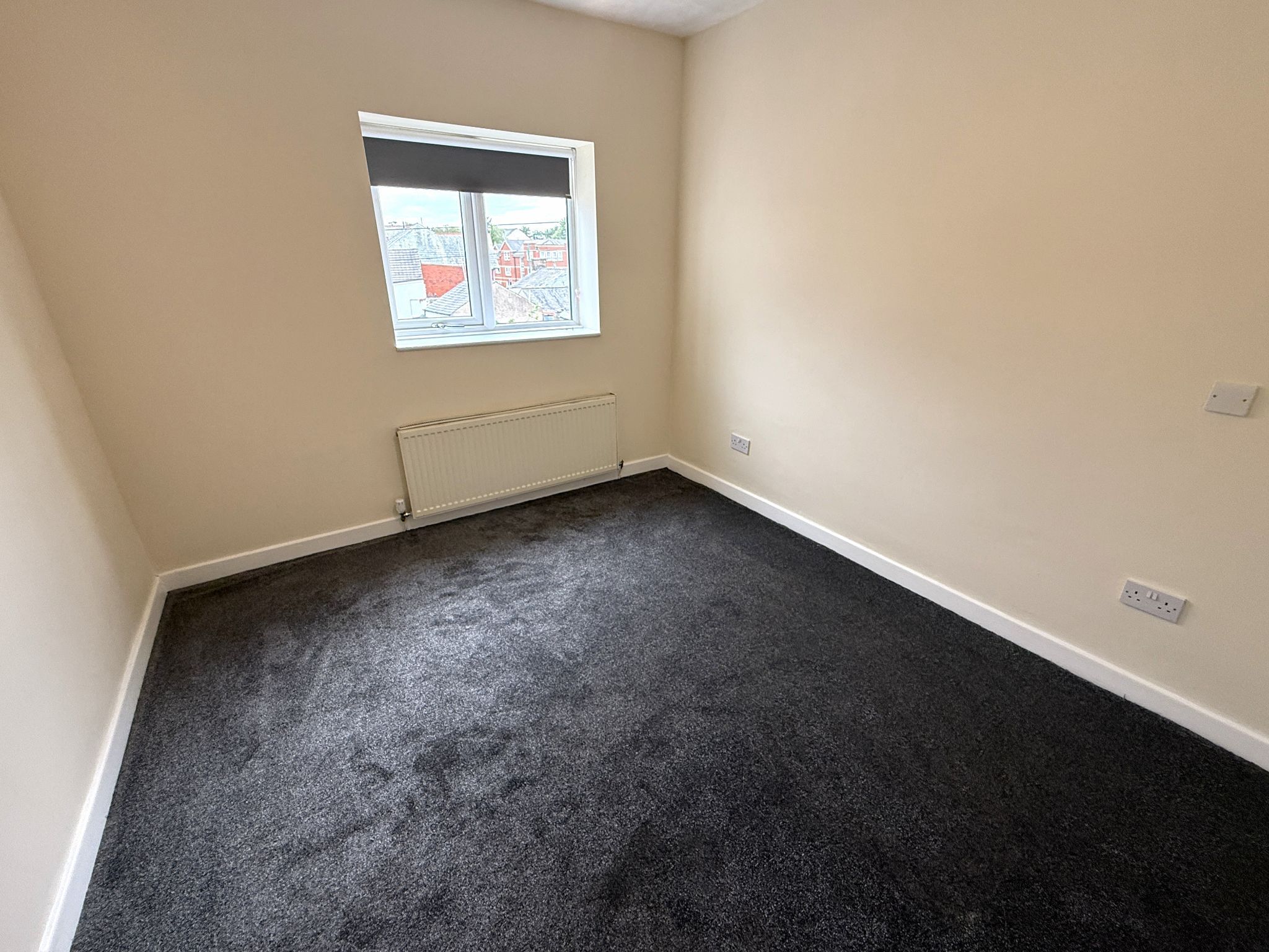 2 bedroom mid terraced house To Let in Preston - Master Bedroom