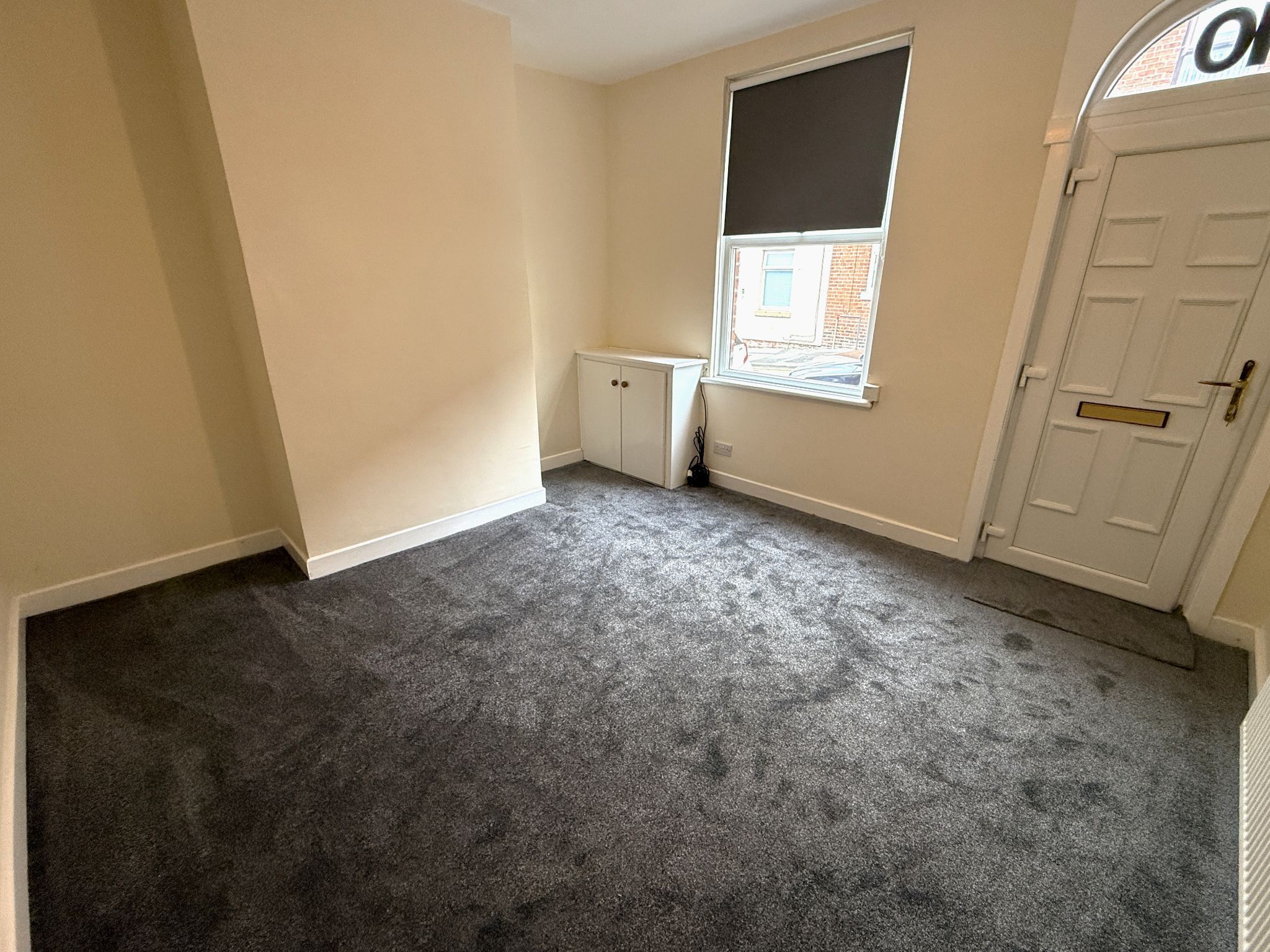 2 bedroom mid terraced house To Let in Preston - Living Room