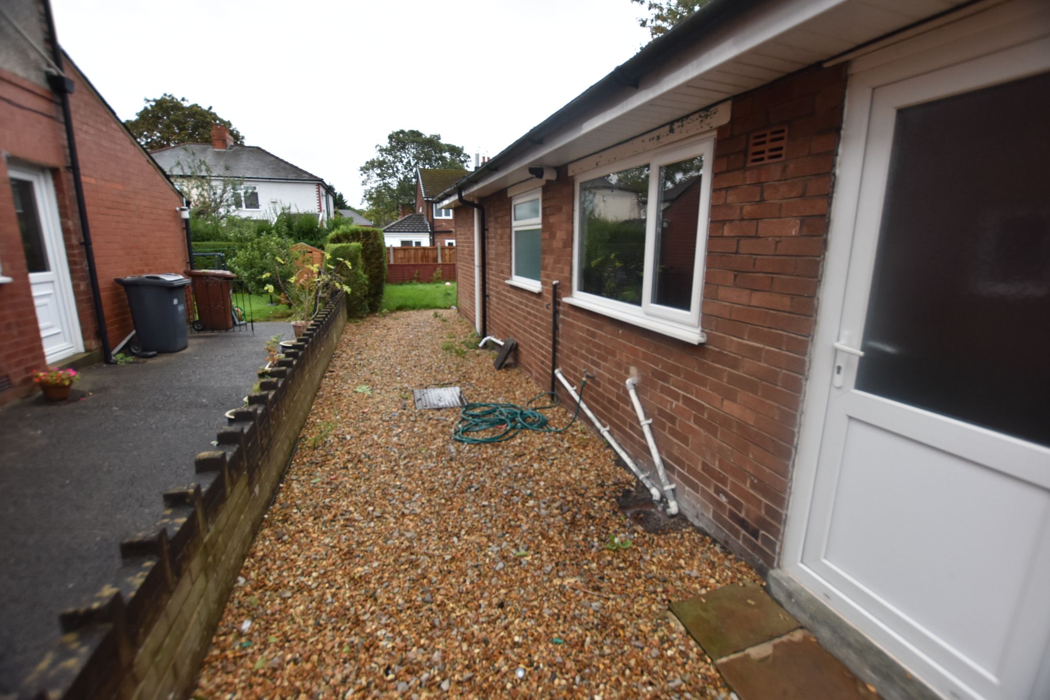 3 bedroom detached bungalow To Let in Preston - Outside