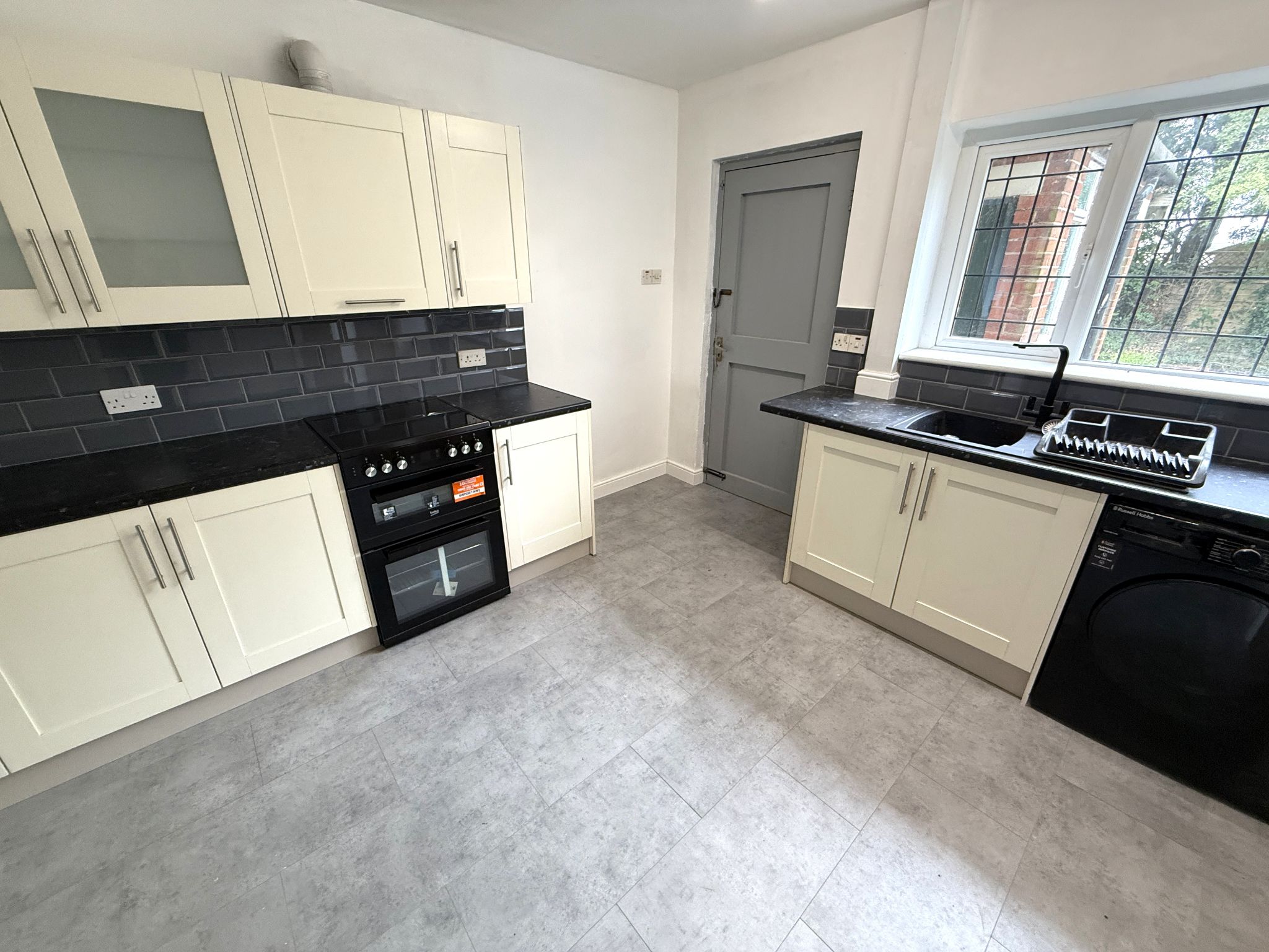4 bedroom mid terraced house For Sale in Preston - Property photograph