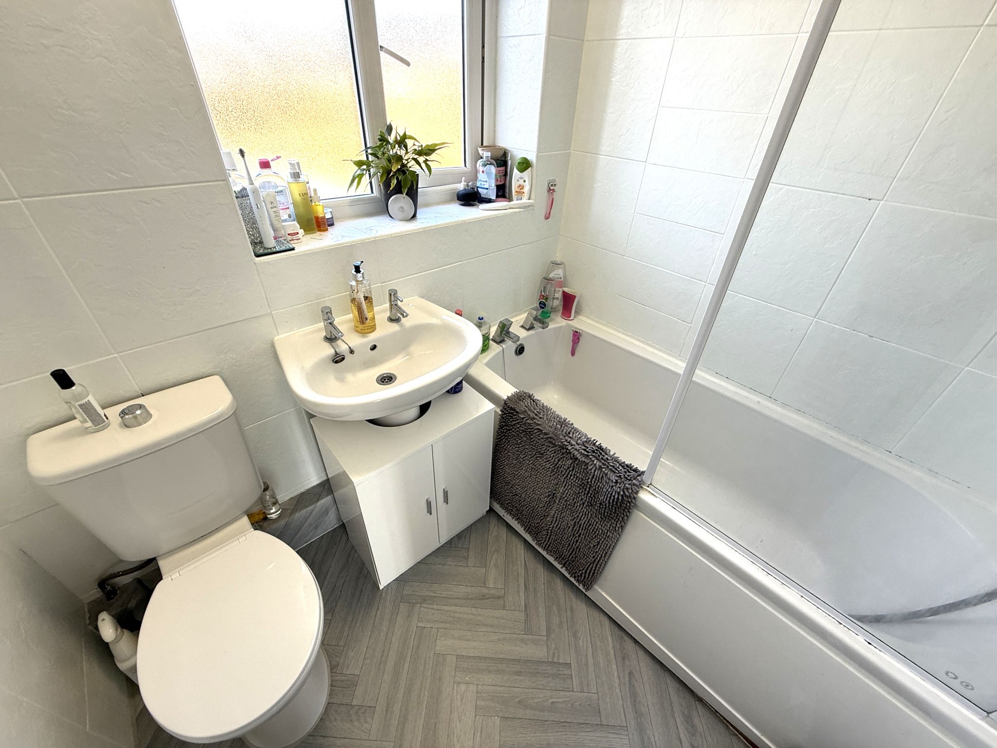 4 bedroom mid terraced house For Sale in Preston - bathroom