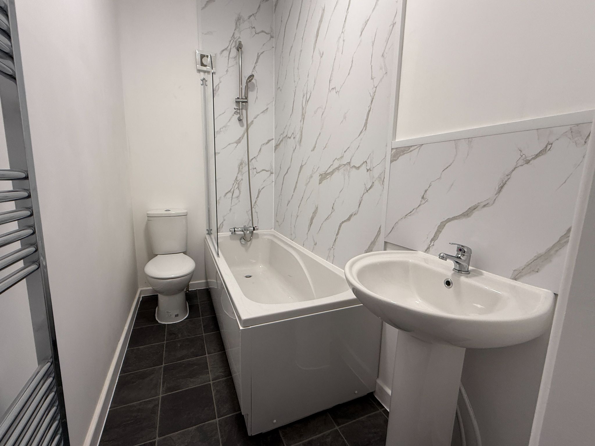 1 bedroom studio flat/apartment To Let in St Annes - Photograph 5