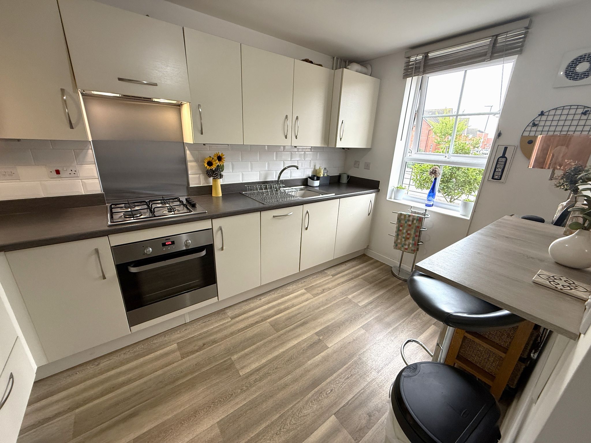 3 bedroom semi-detached house For Sale in Preston - Property photograph