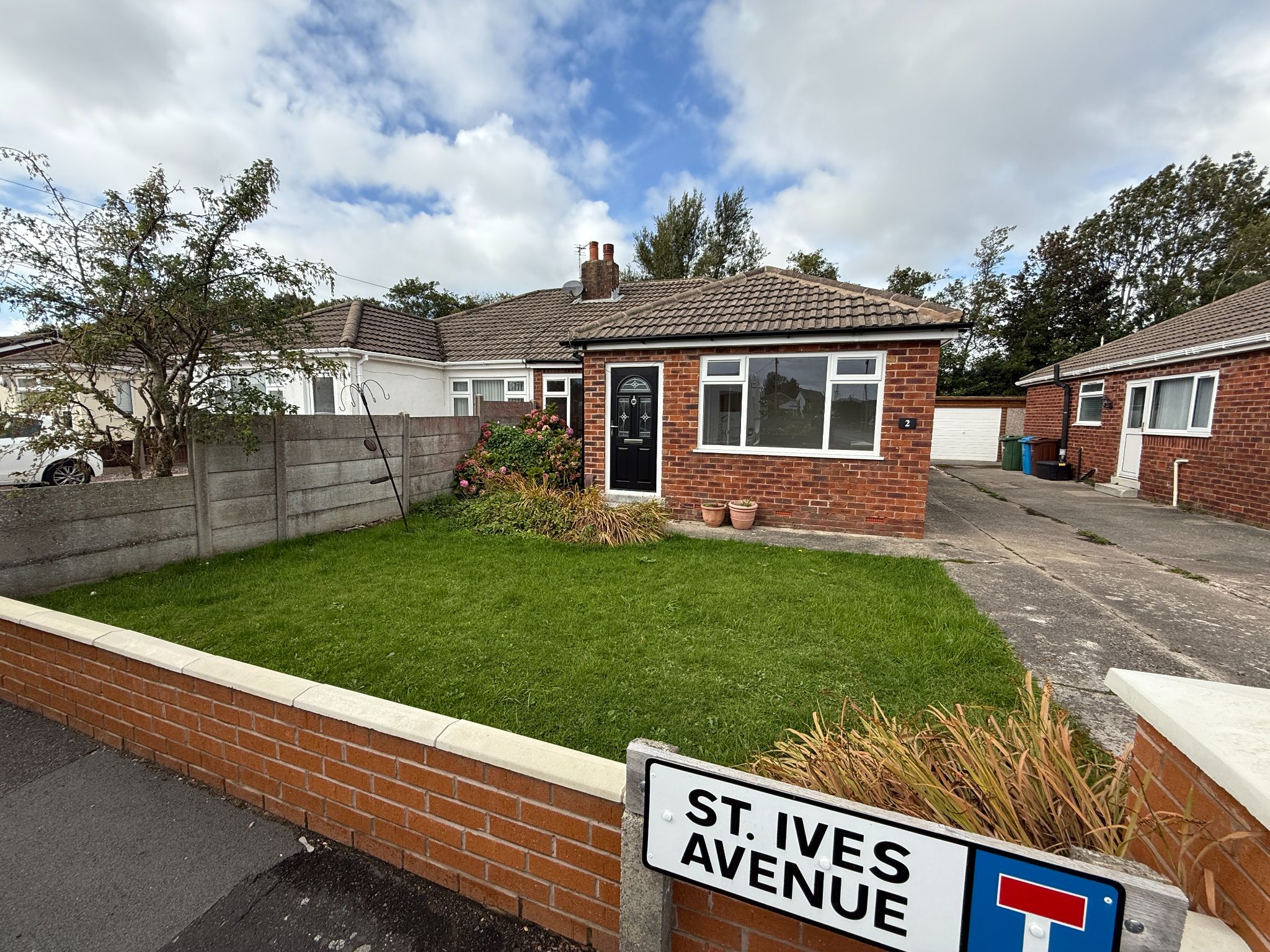 3 bedroom semi-detached bungalow For Sale in Preston - St Ives Avenue