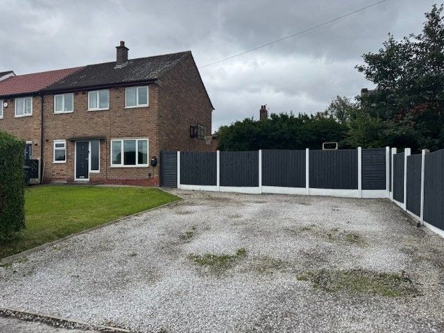 3 bedroom end terraced house Sold STC in Preston - Driveway