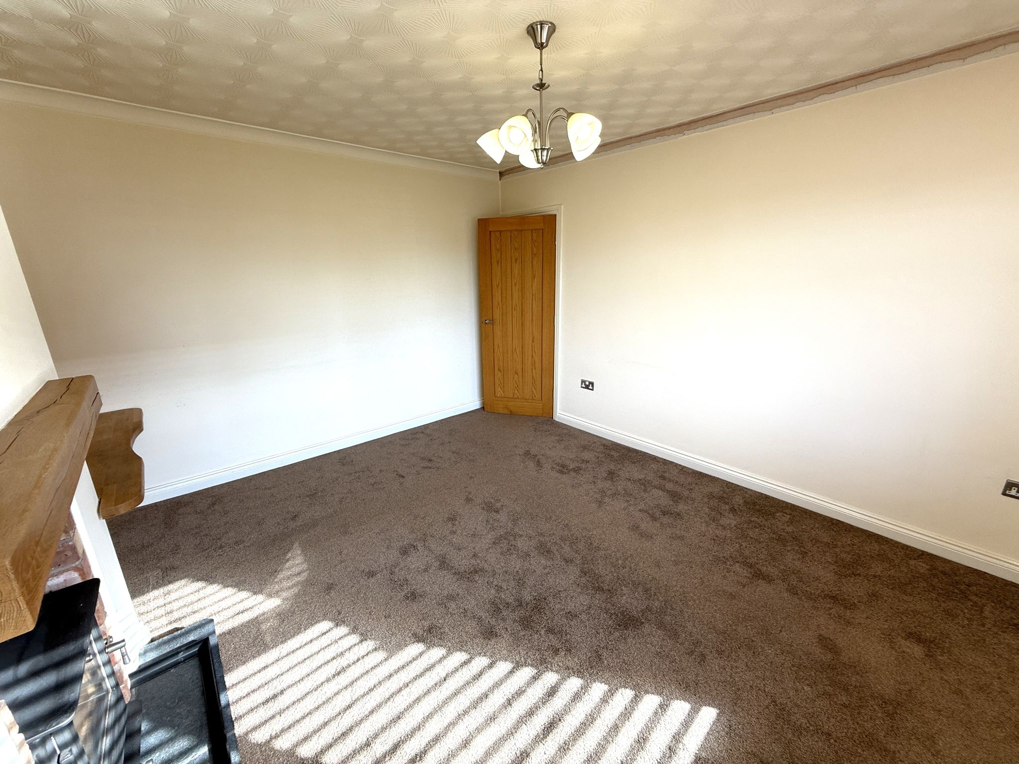 2 bedroom semi-detached bungalow For Sale in Preston - Lounge