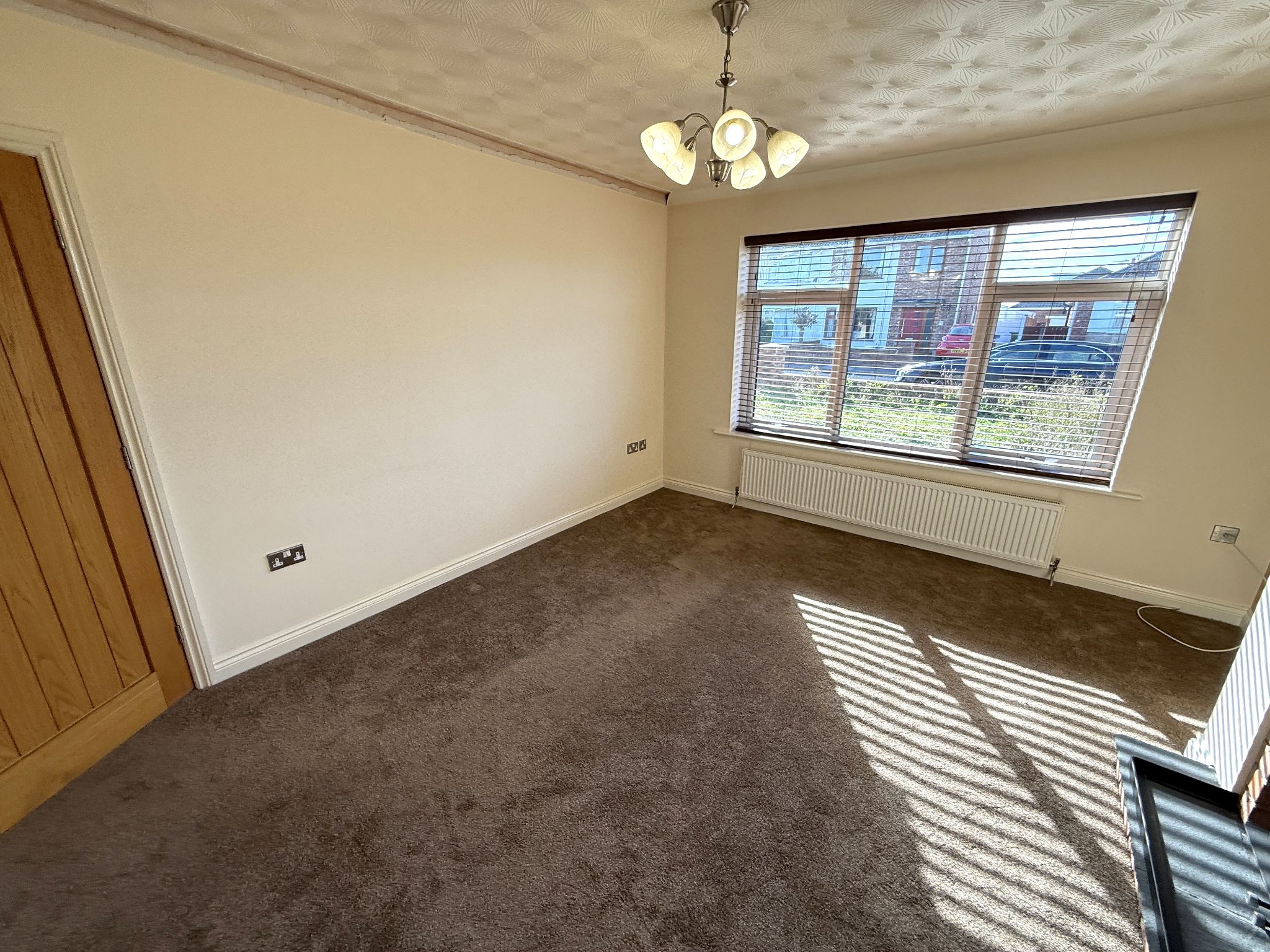 2 bedroom semi-detached bungalow For Sale in Preston - Lounge