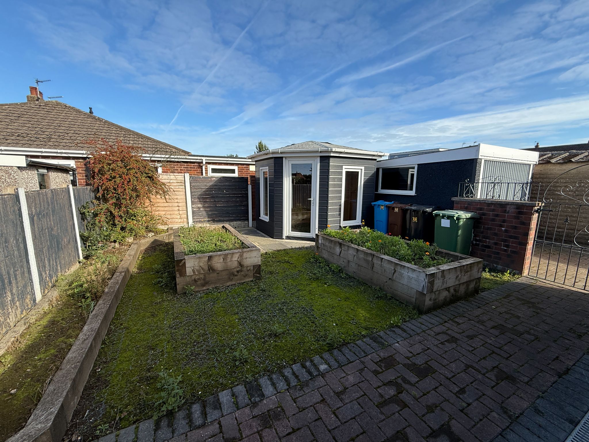 2 bedroom semi-detached bungalow For Sale in Preston - Property photograph