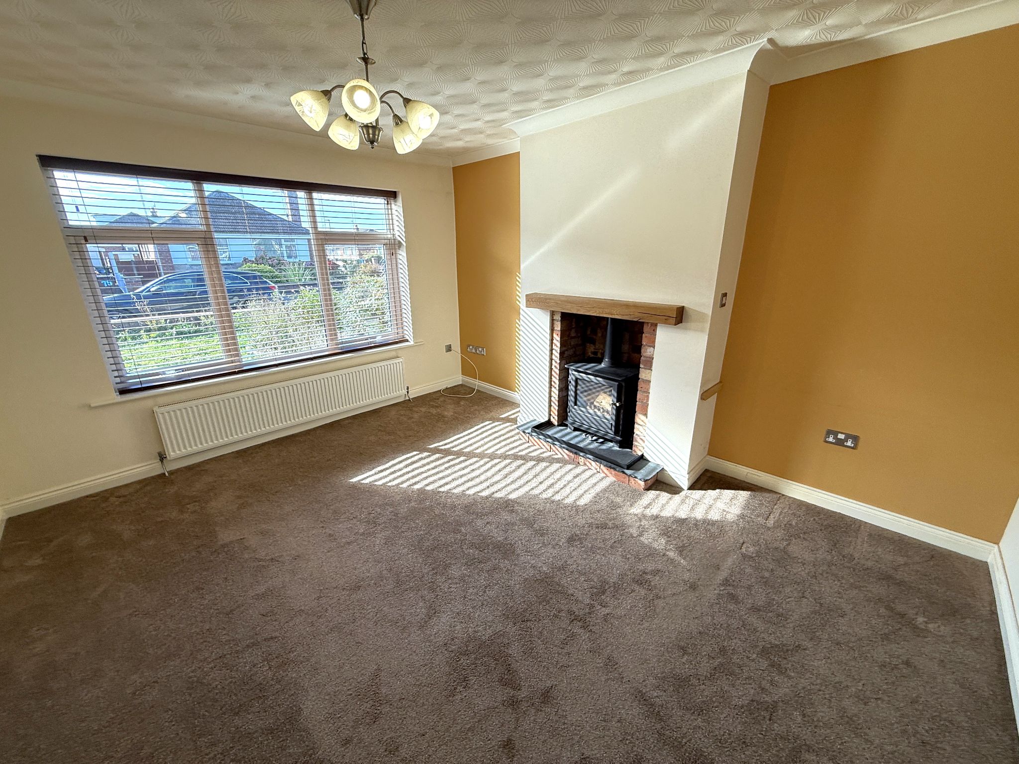 2 bedroom semi-detached bungalow For Sale in Preston - Lounge