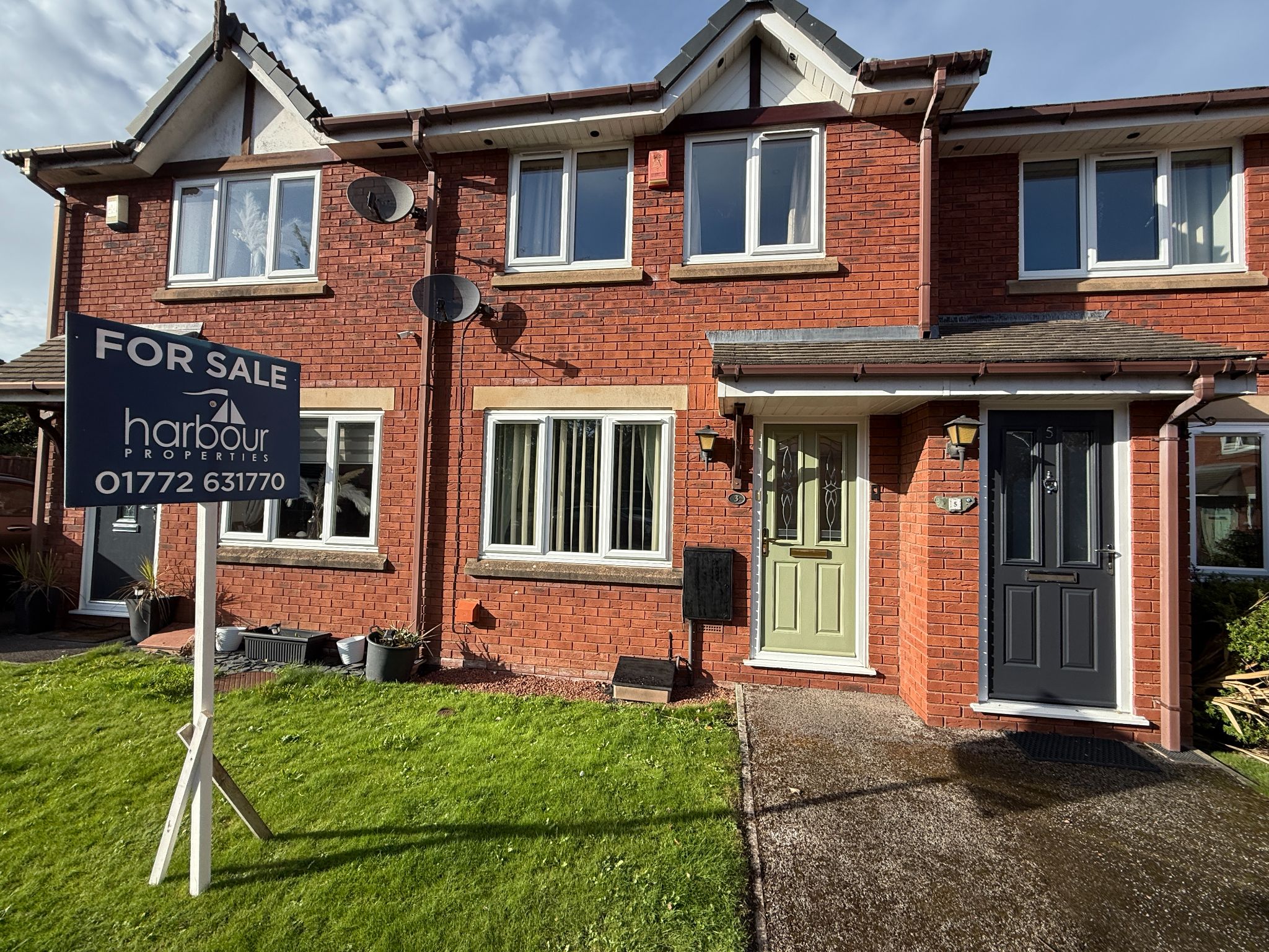 2 bedroom mid terraced house For Sale in Preston - Property photograph