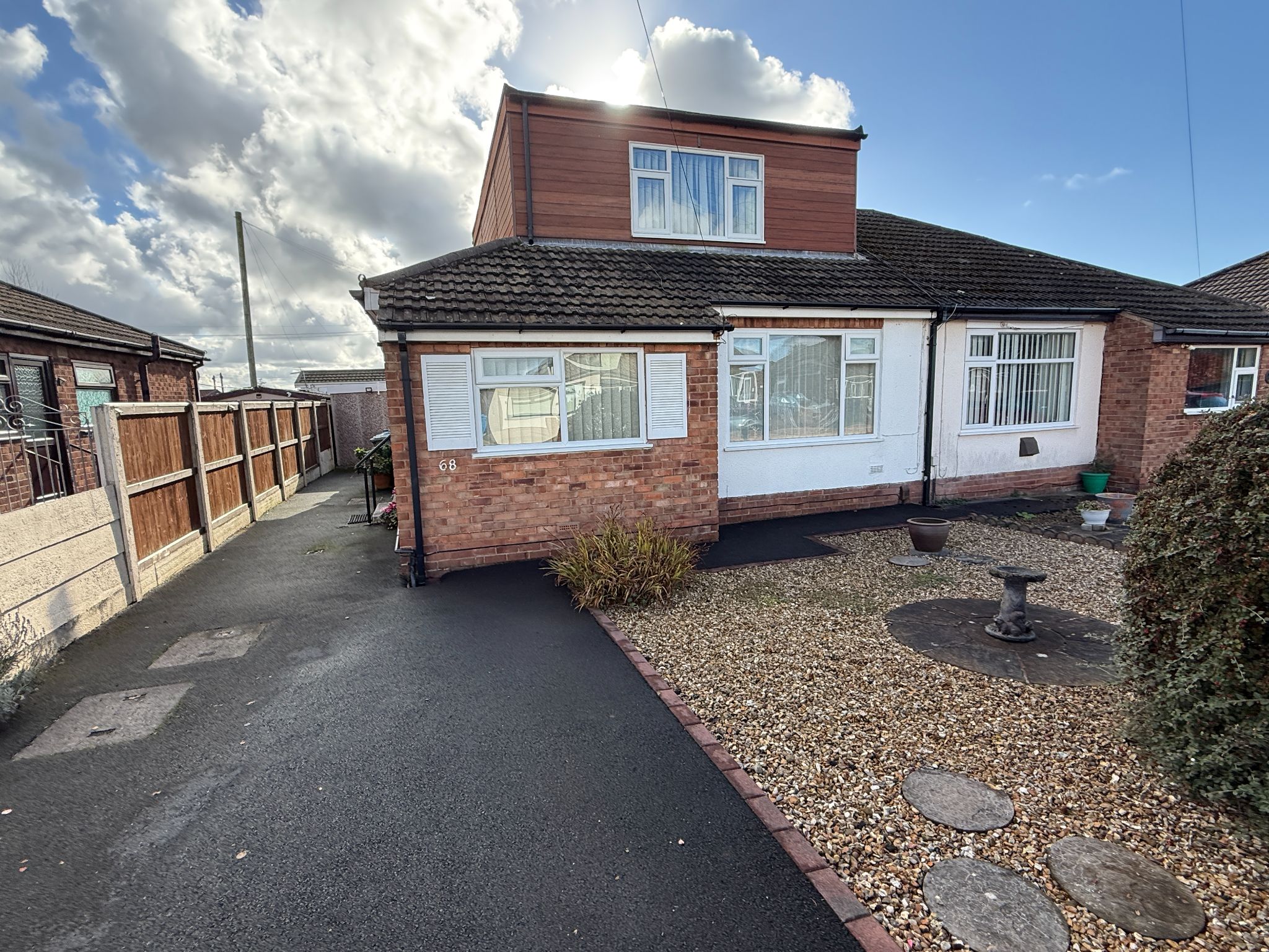 3 bedroom semi-detached bungalow For Sale in Preston - Property photograph