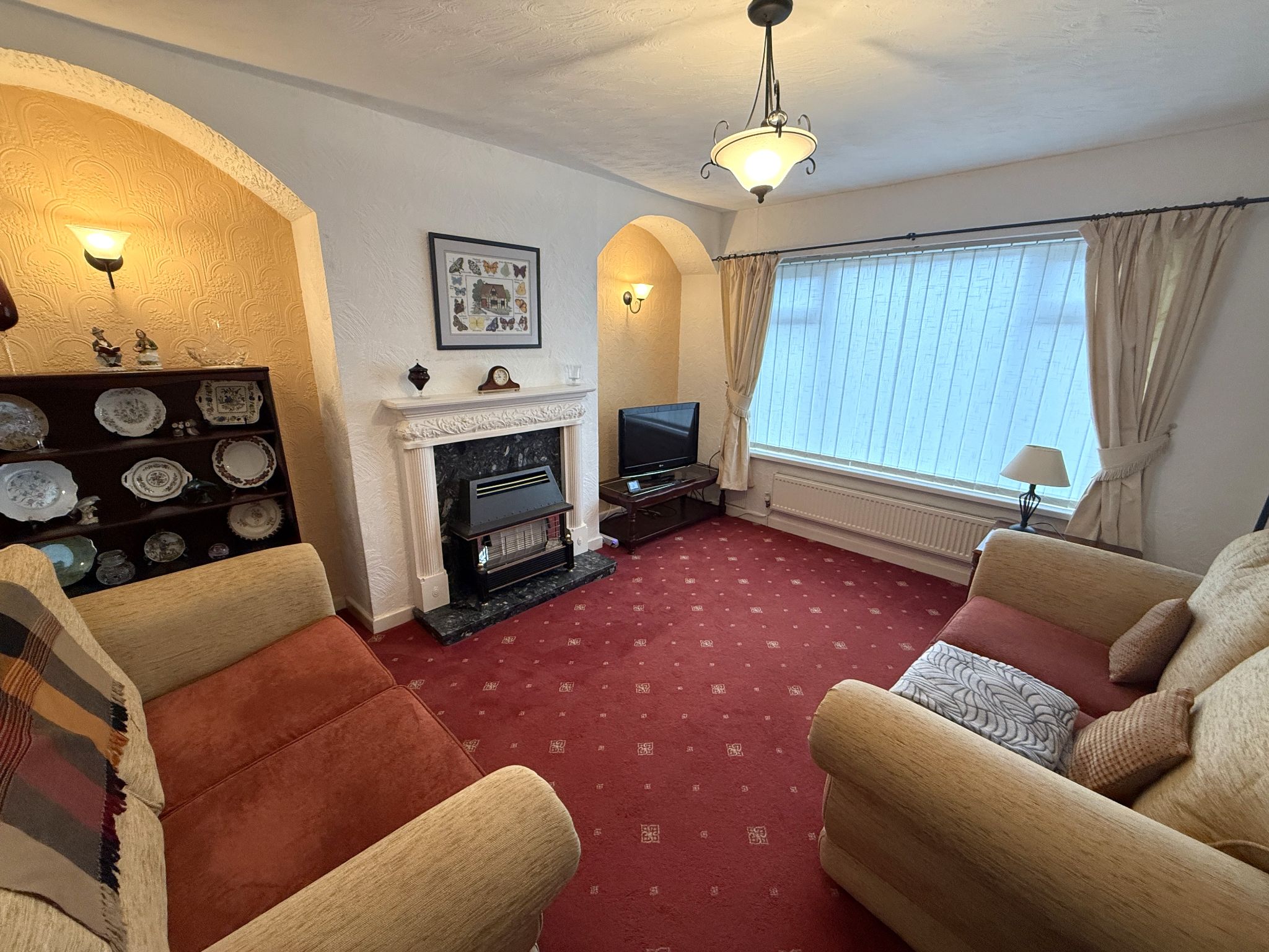 3 bedroom semi-detached bungalow For Sale in Preston - Lounge