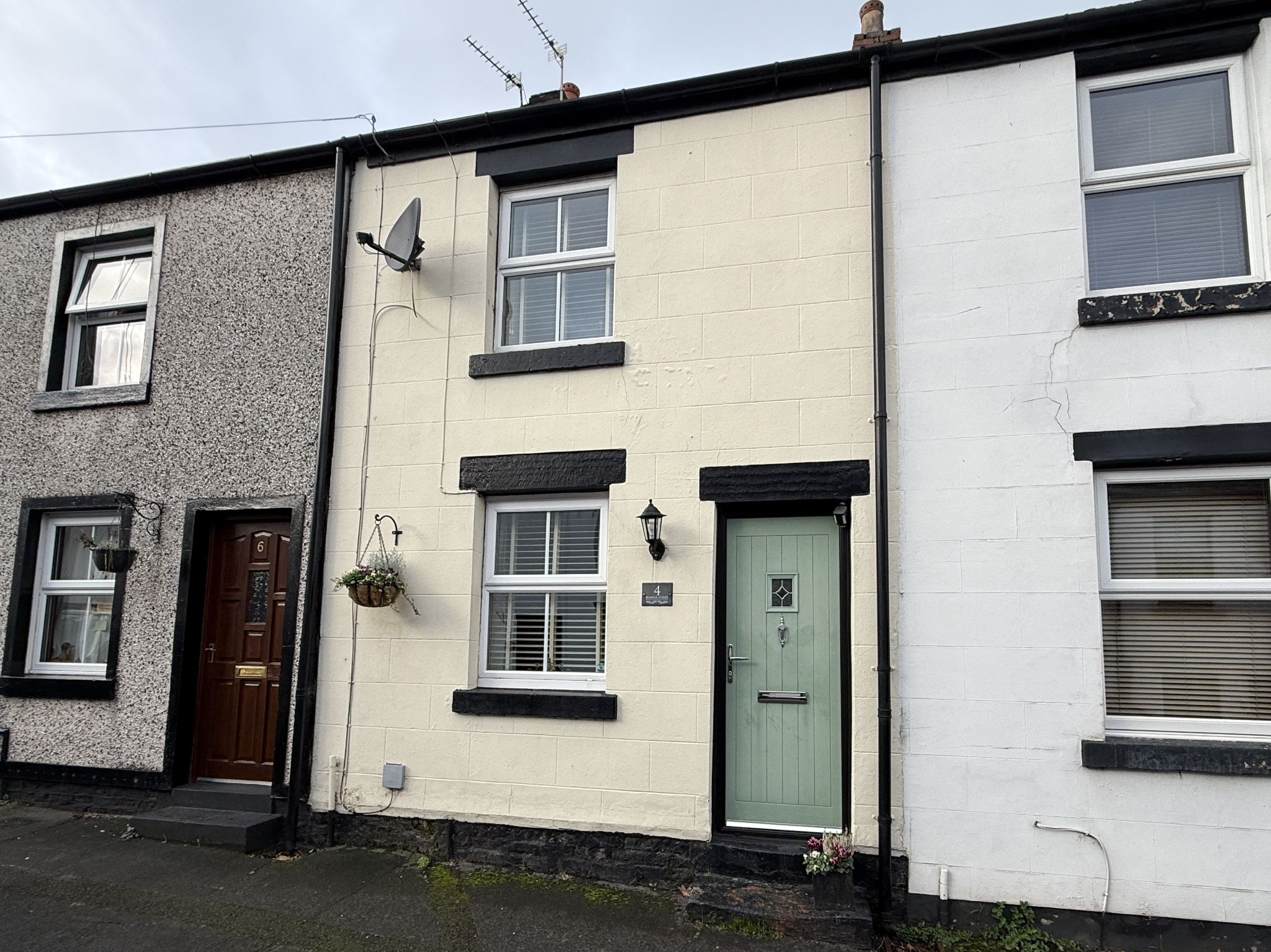 2 bedroom mid terraced house For Sale in Preston - Bunker Street