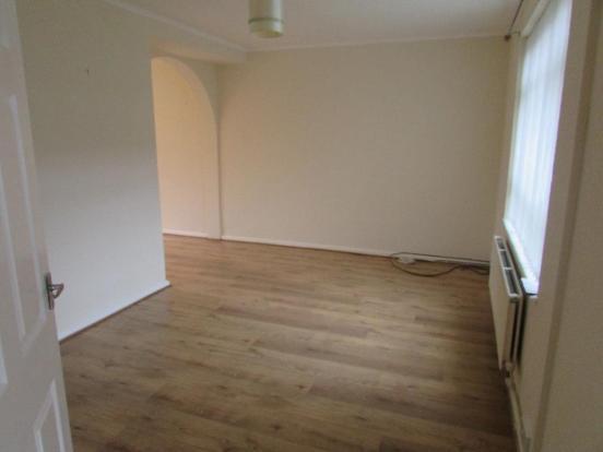 3 Bed Semi-detached House To Rent - Photograph 1