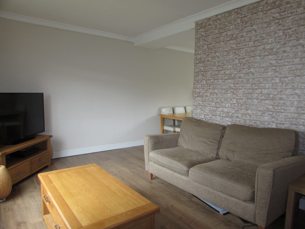 3 Bed End Terraced House To Rent - Secondary Image
