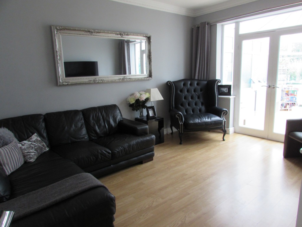 4 Bed Semi-detached House To Rent - Secondary Image