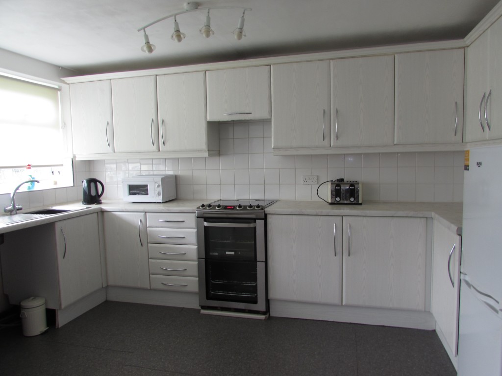 3 Bed End Terraced House For Sale - KITCHEN