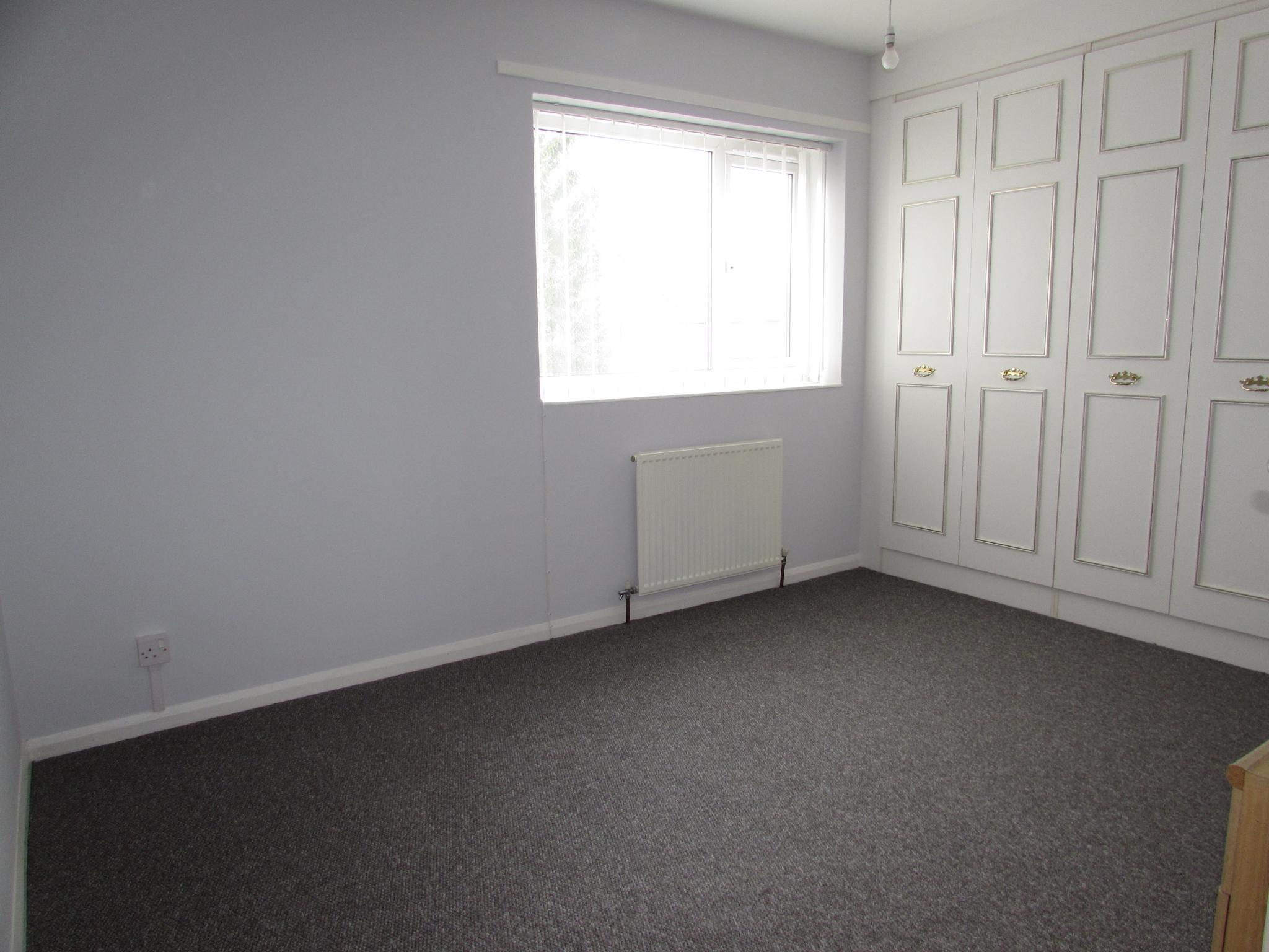 3 Bed Semi-detached House To Rent - Master bedroom