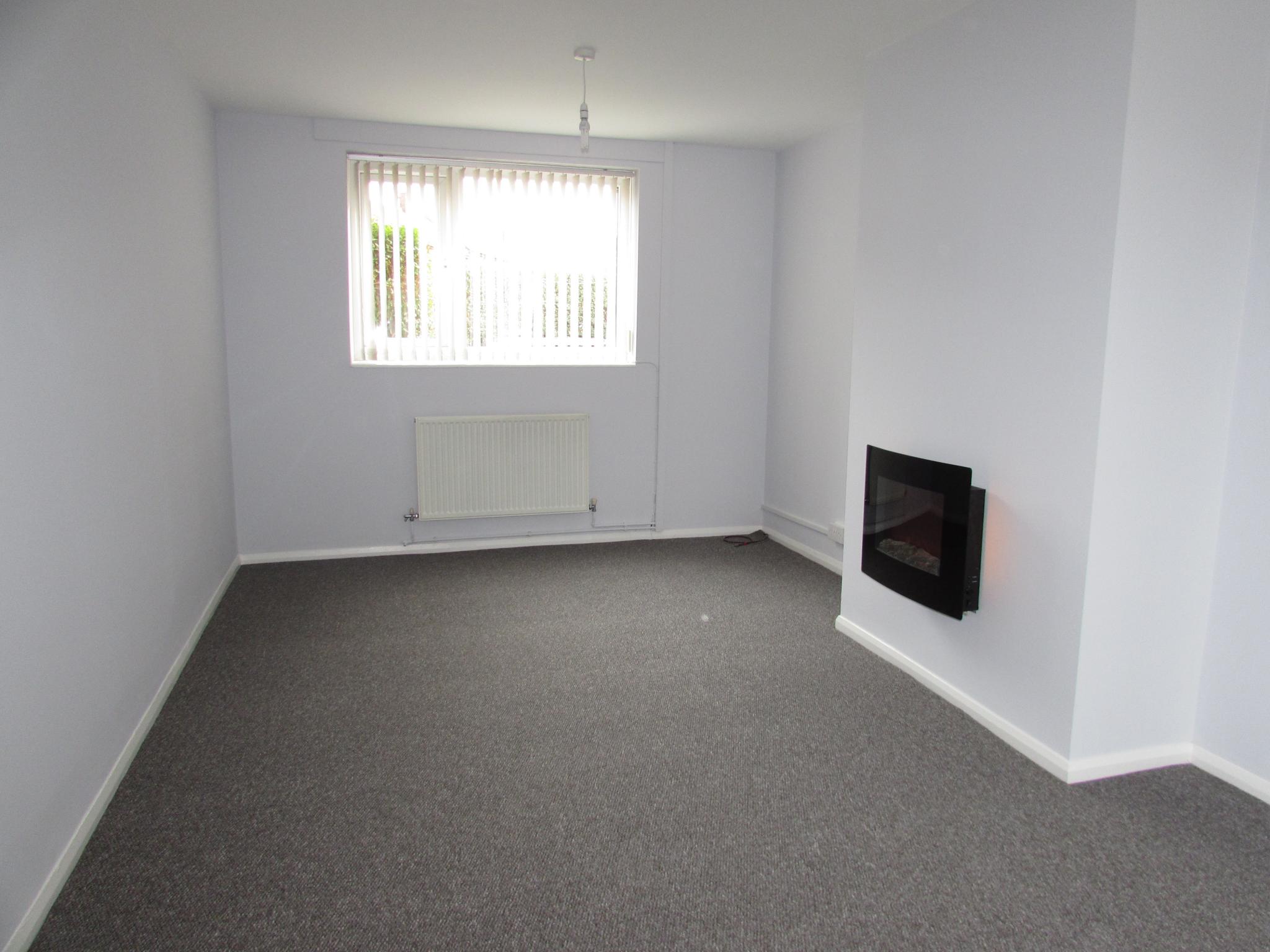 3 Bed Semi-detached House To Rent - Lounge