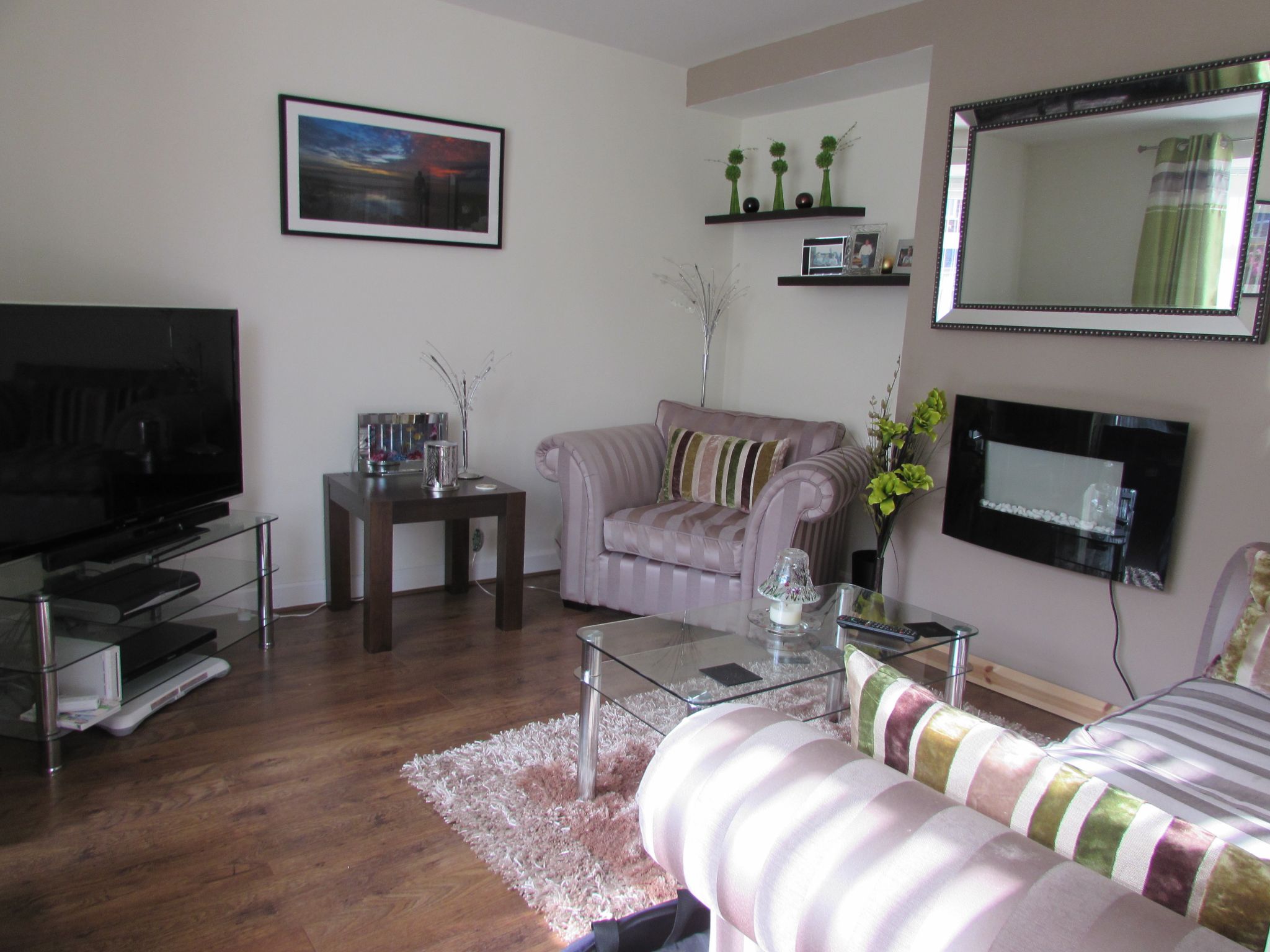 3 Bed Semi-detached House For Sale - Photograph 3