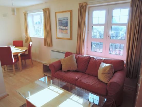 2 Bed Apartment Flat/apartment For Sale - Photograph 3