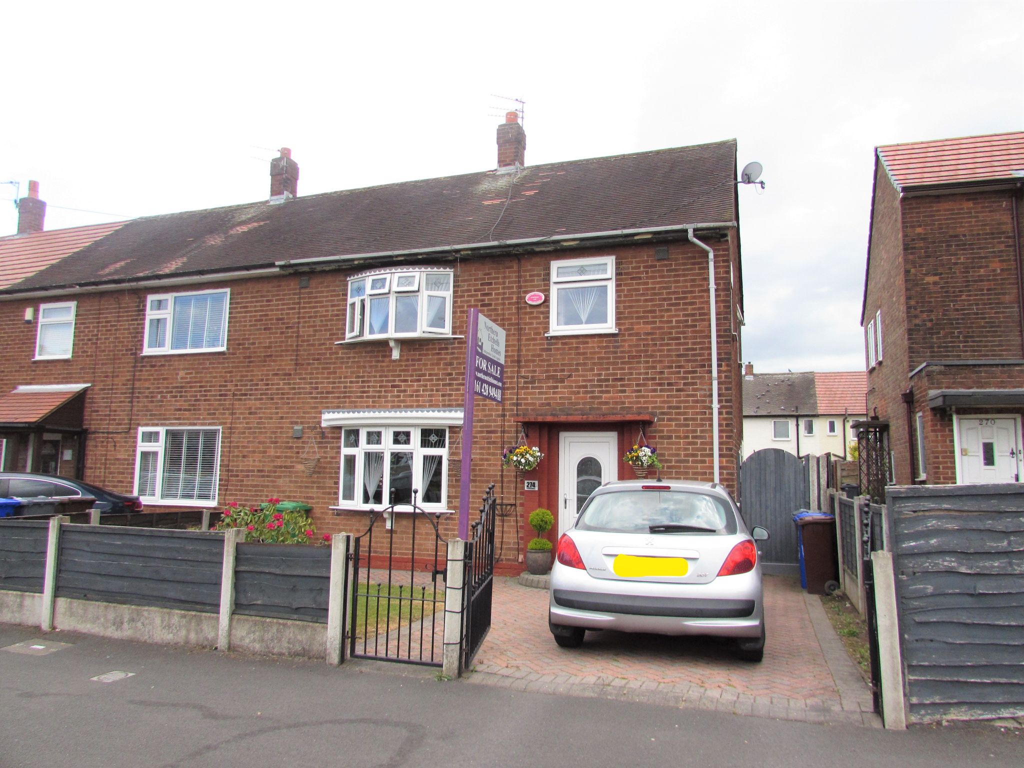 3 Bed End Terraced House For Sale - Photograph 1