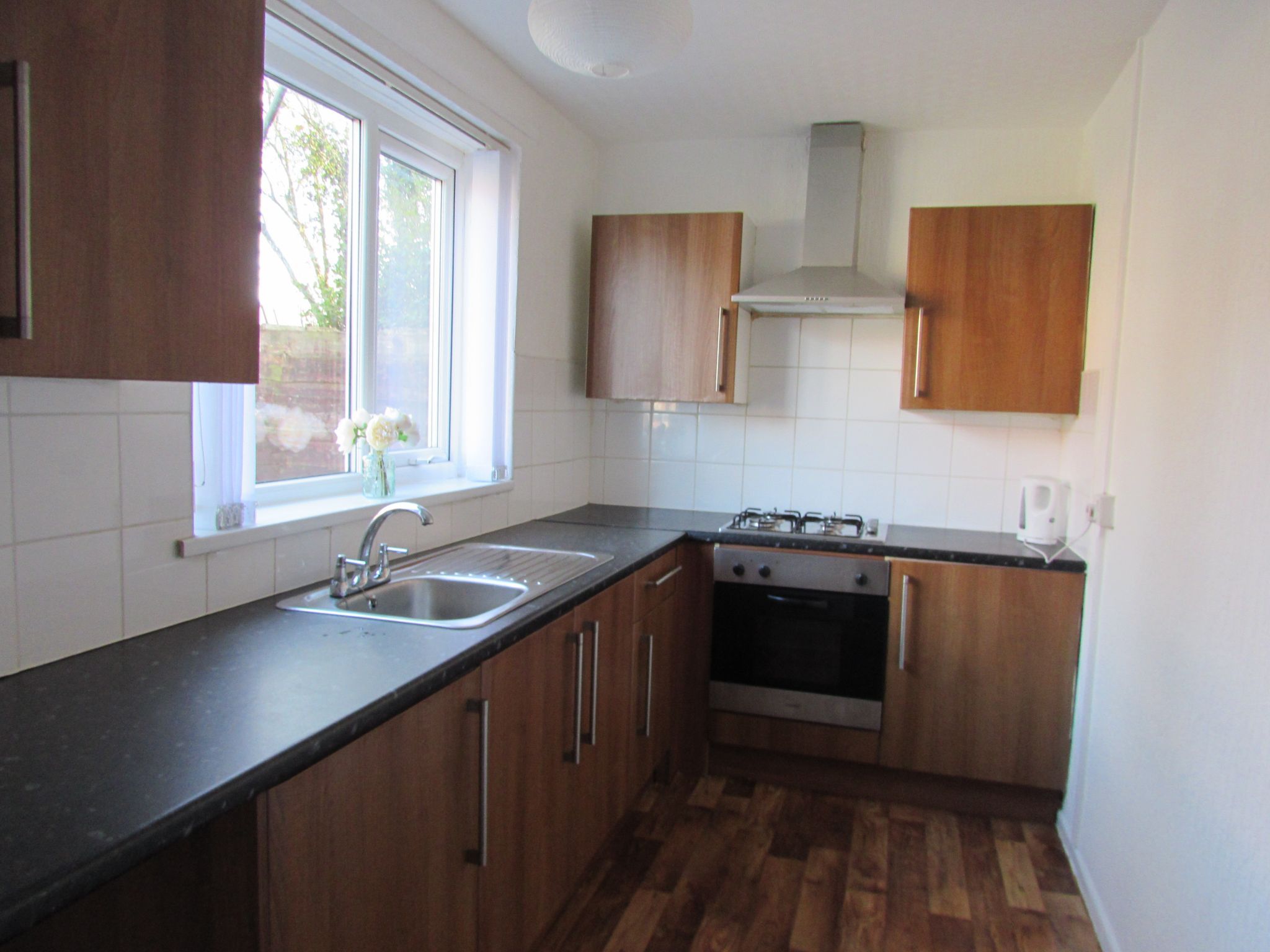 2 Bed Mid Terraced House To Rent - Photograph 4