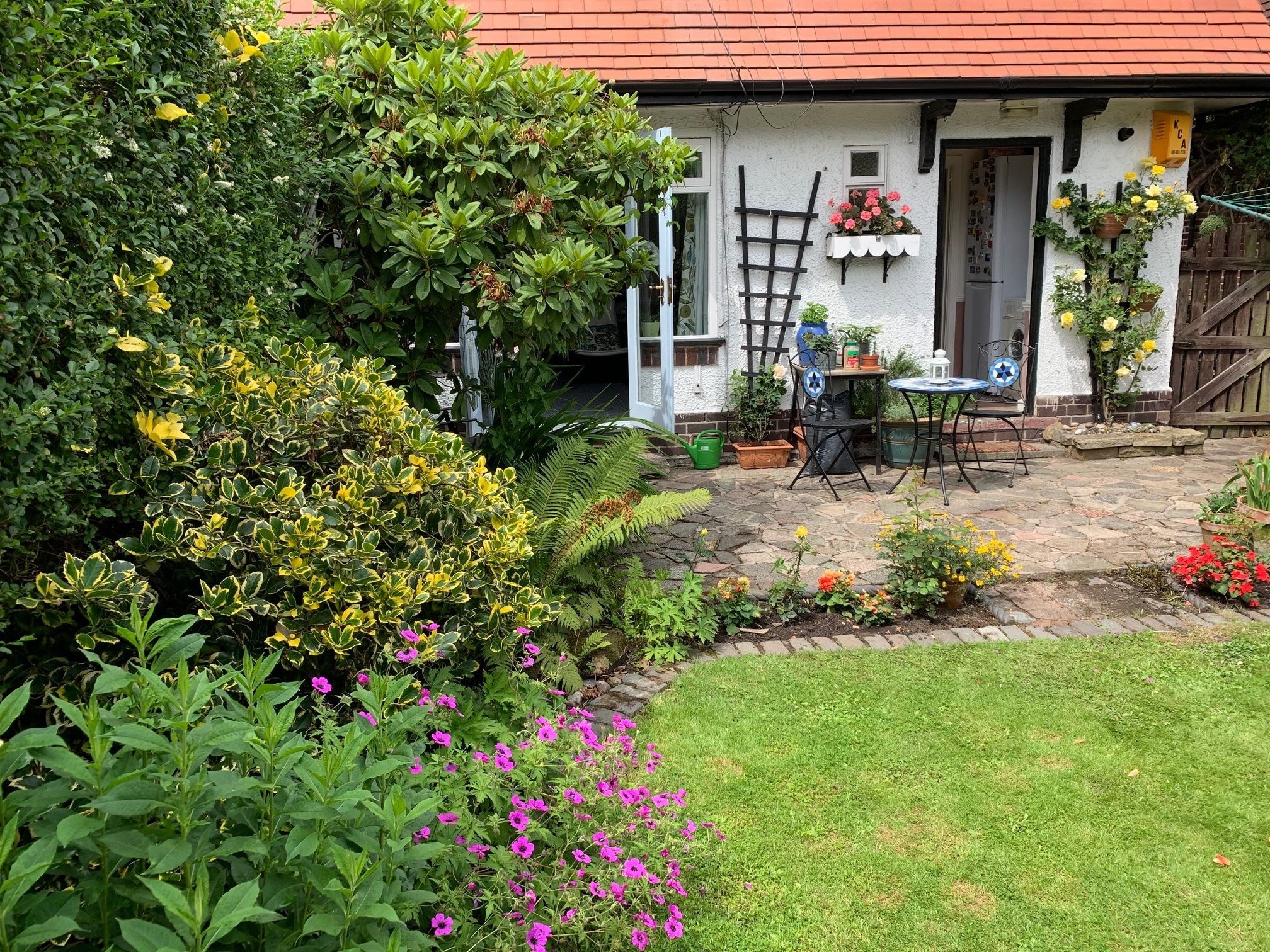 3 Bed Semi-detached House For Sale - Photograph 3