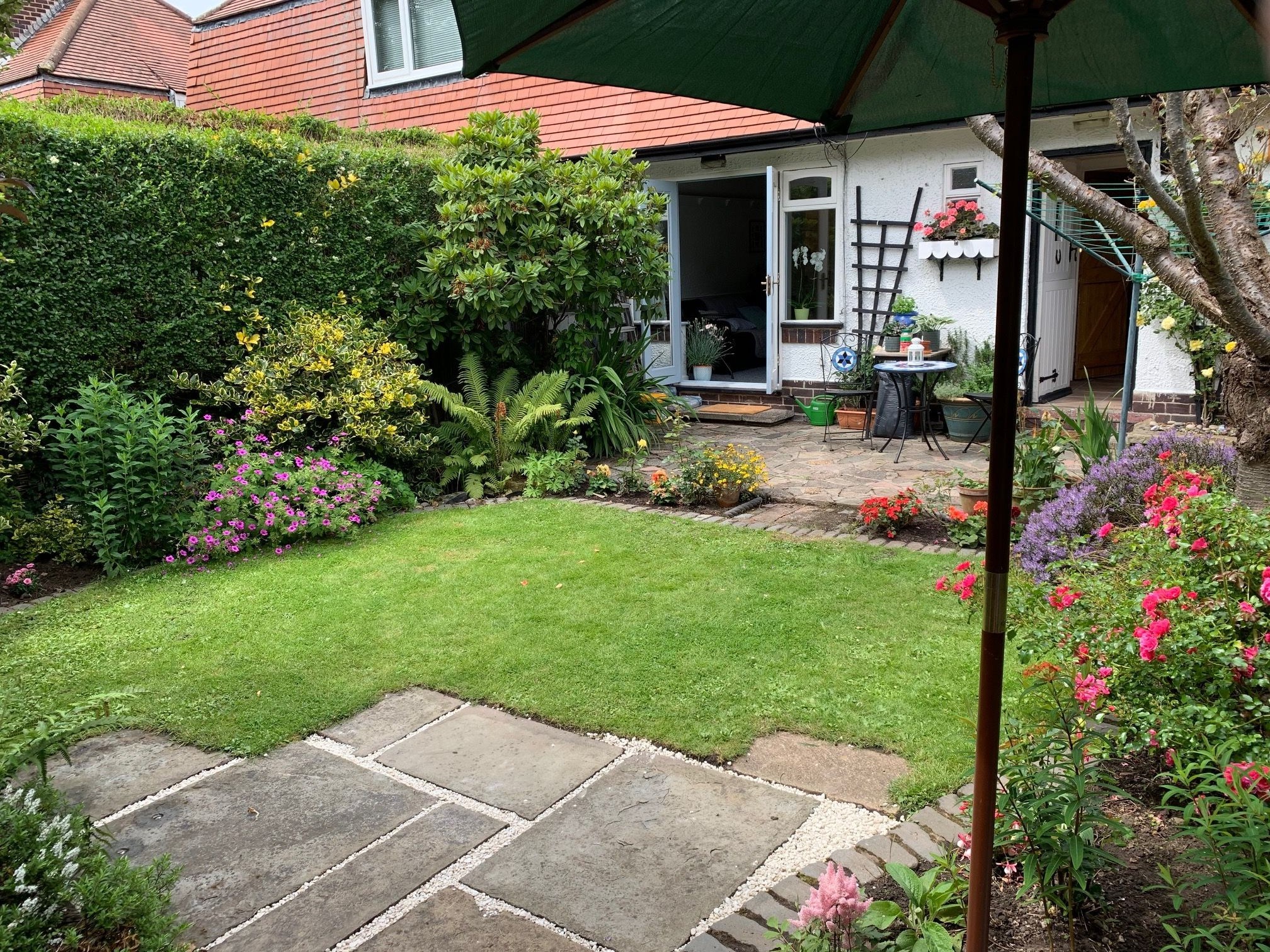 3 Bed Semi-detached House For Sale - Photograph 1