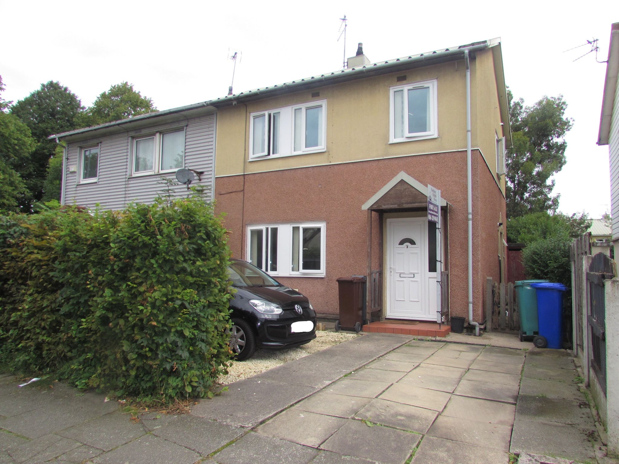3 Bed Semi-detached House For Sale - Photograph 1