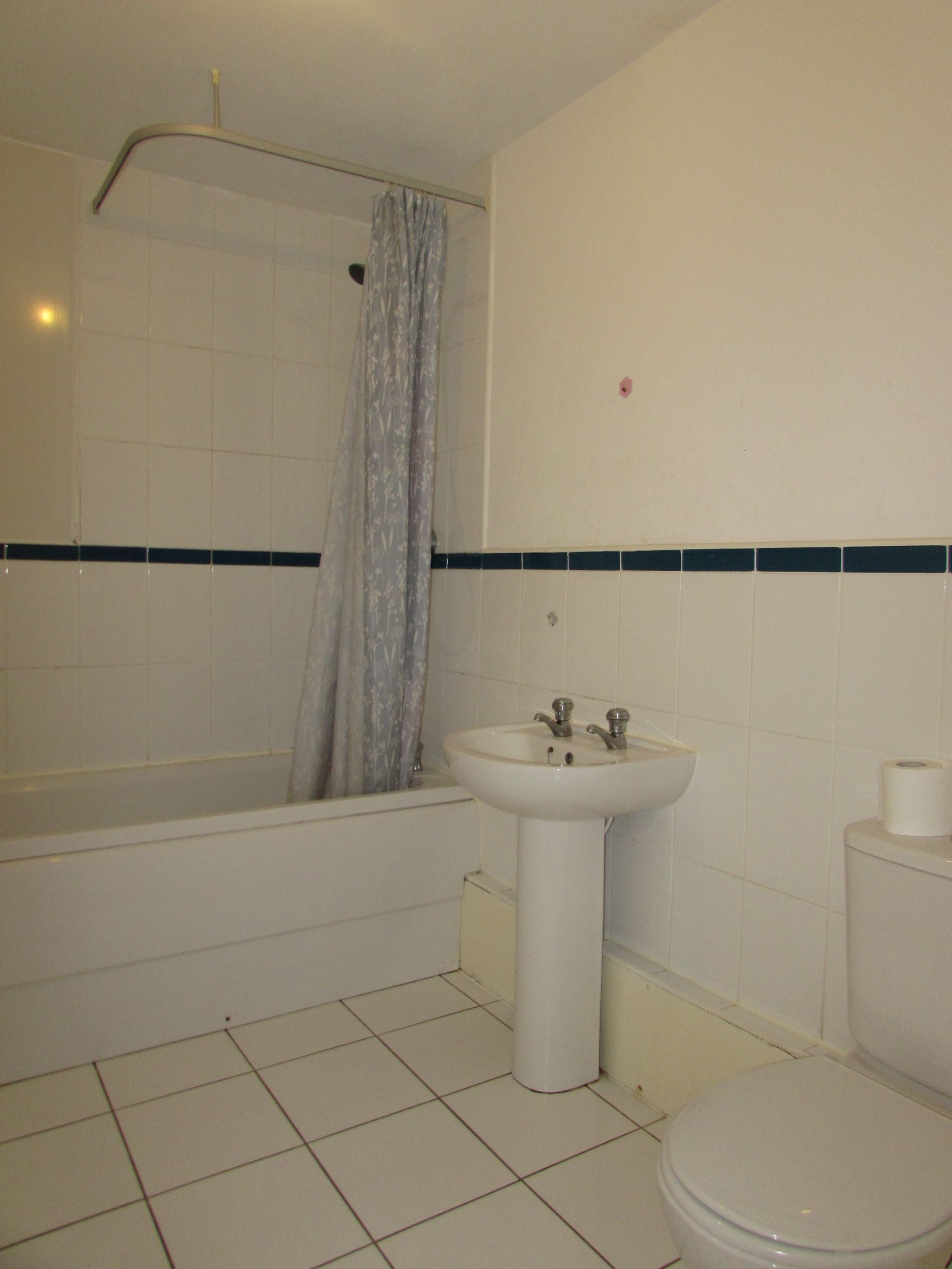 2 Bed Flat Flat/apartment To Rent - Photograph 6