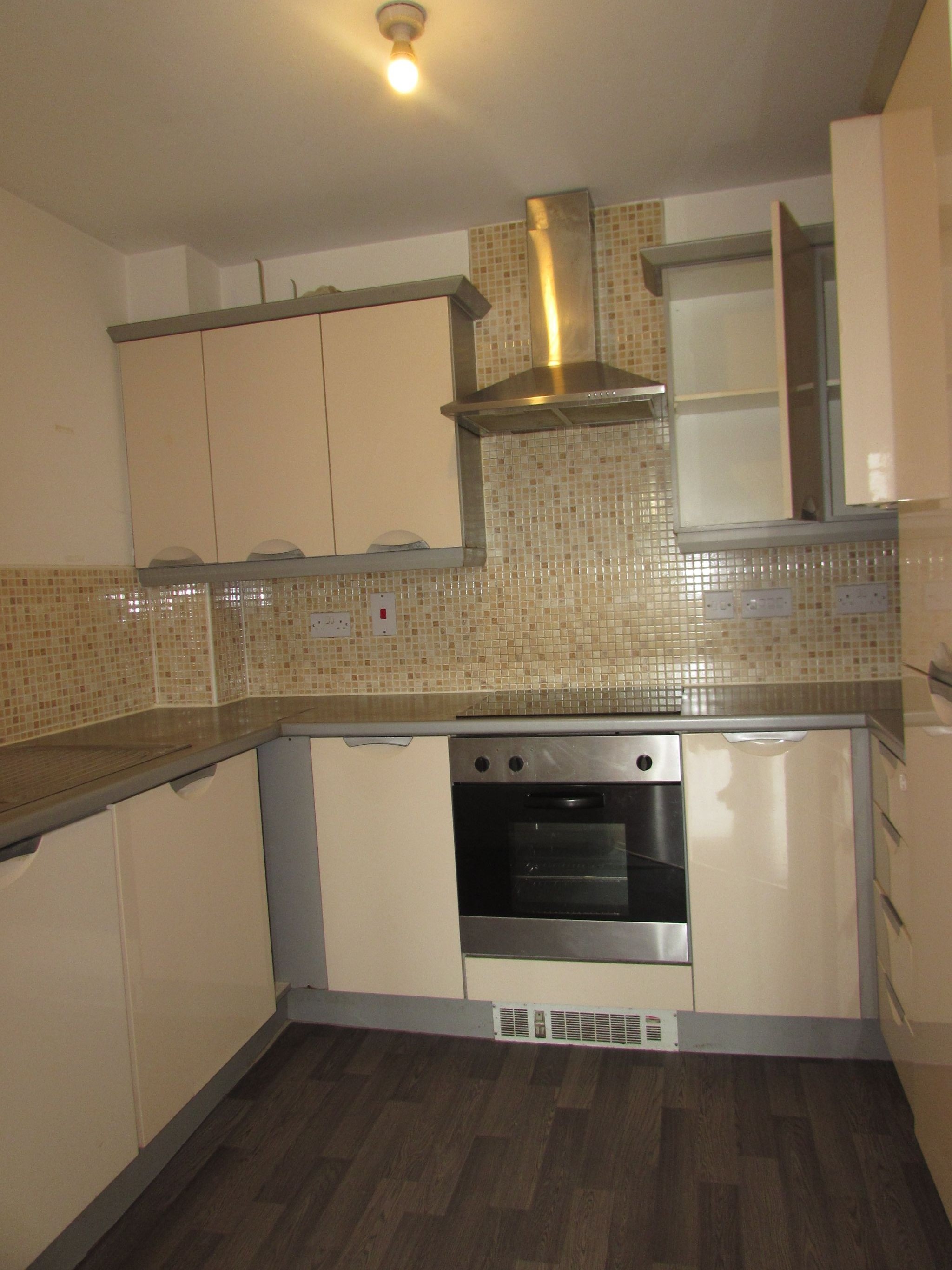 2 Bed Flat Flat/apartment To Rent - Photograph 3