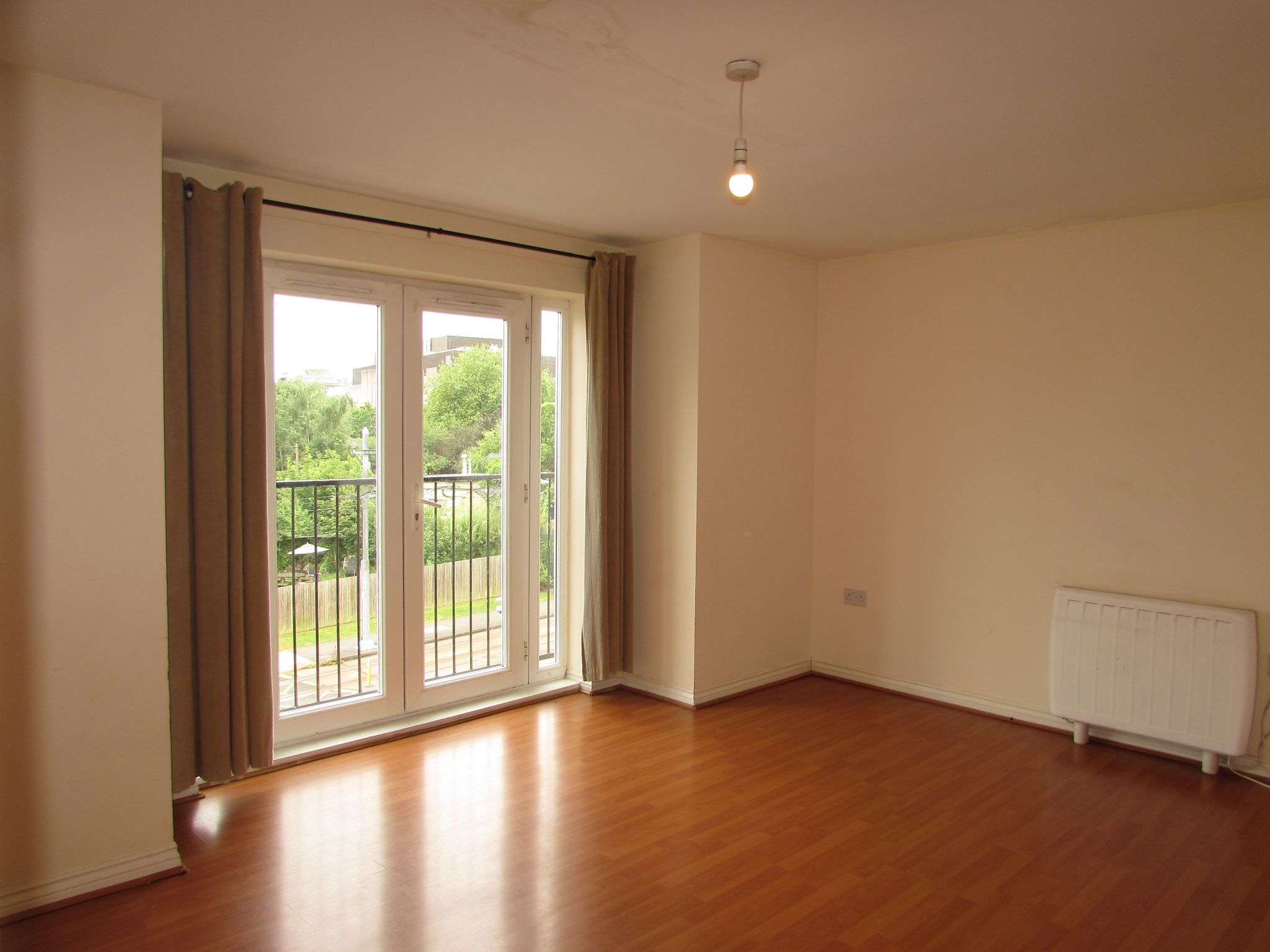 2 Bed Flat Flat/apartment To Rent - Photograph 2