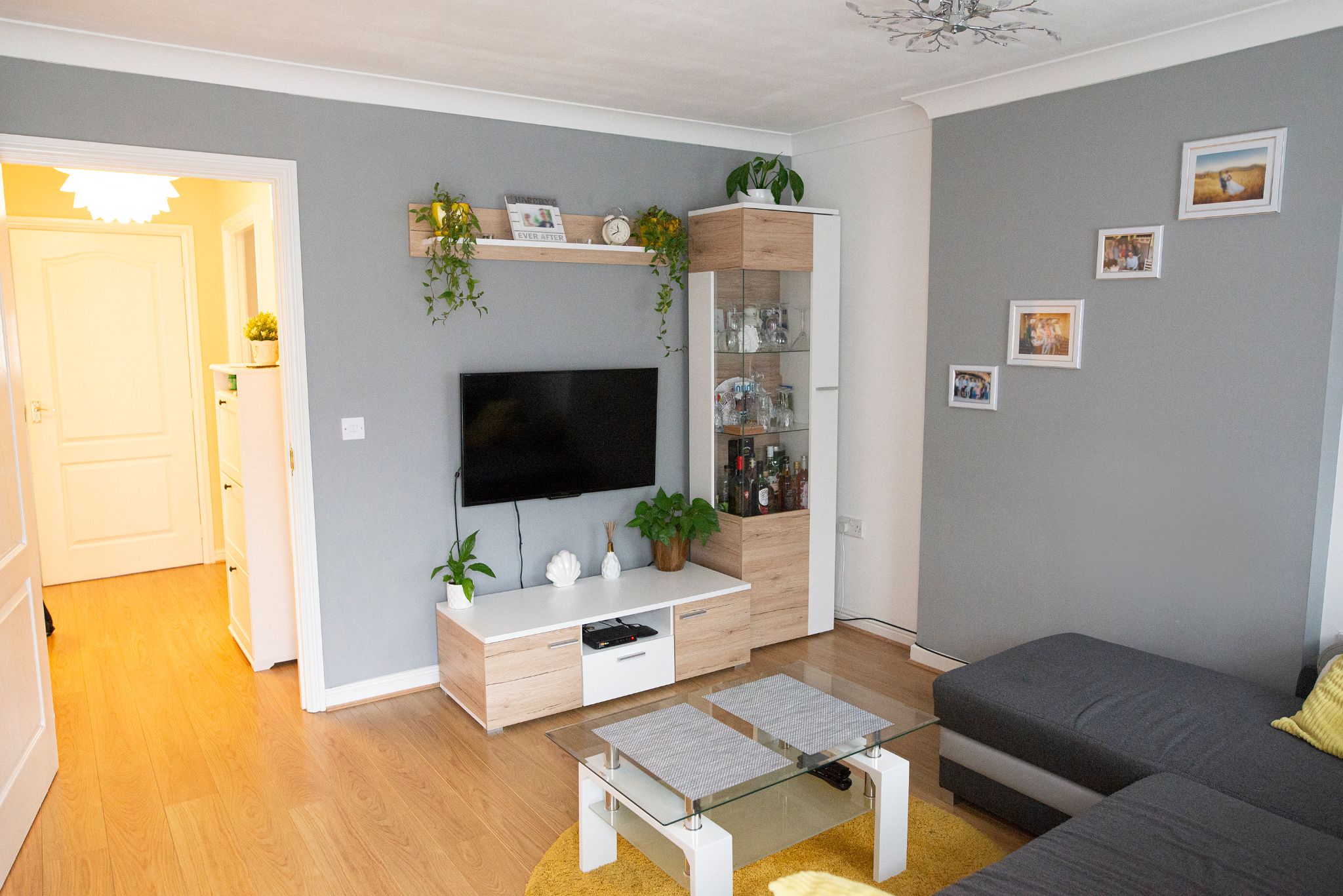 3 Bed End Terraced House For Sale - Photograph 3