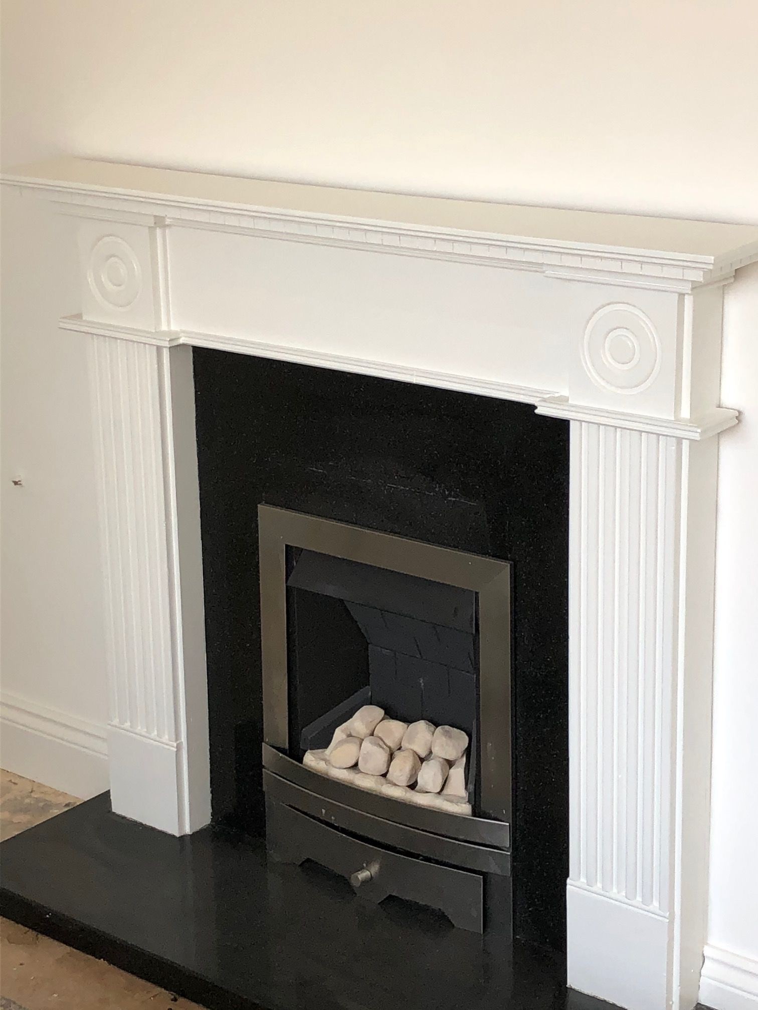 3 Bed Mid Terraced House For Sale - Feature Firplace