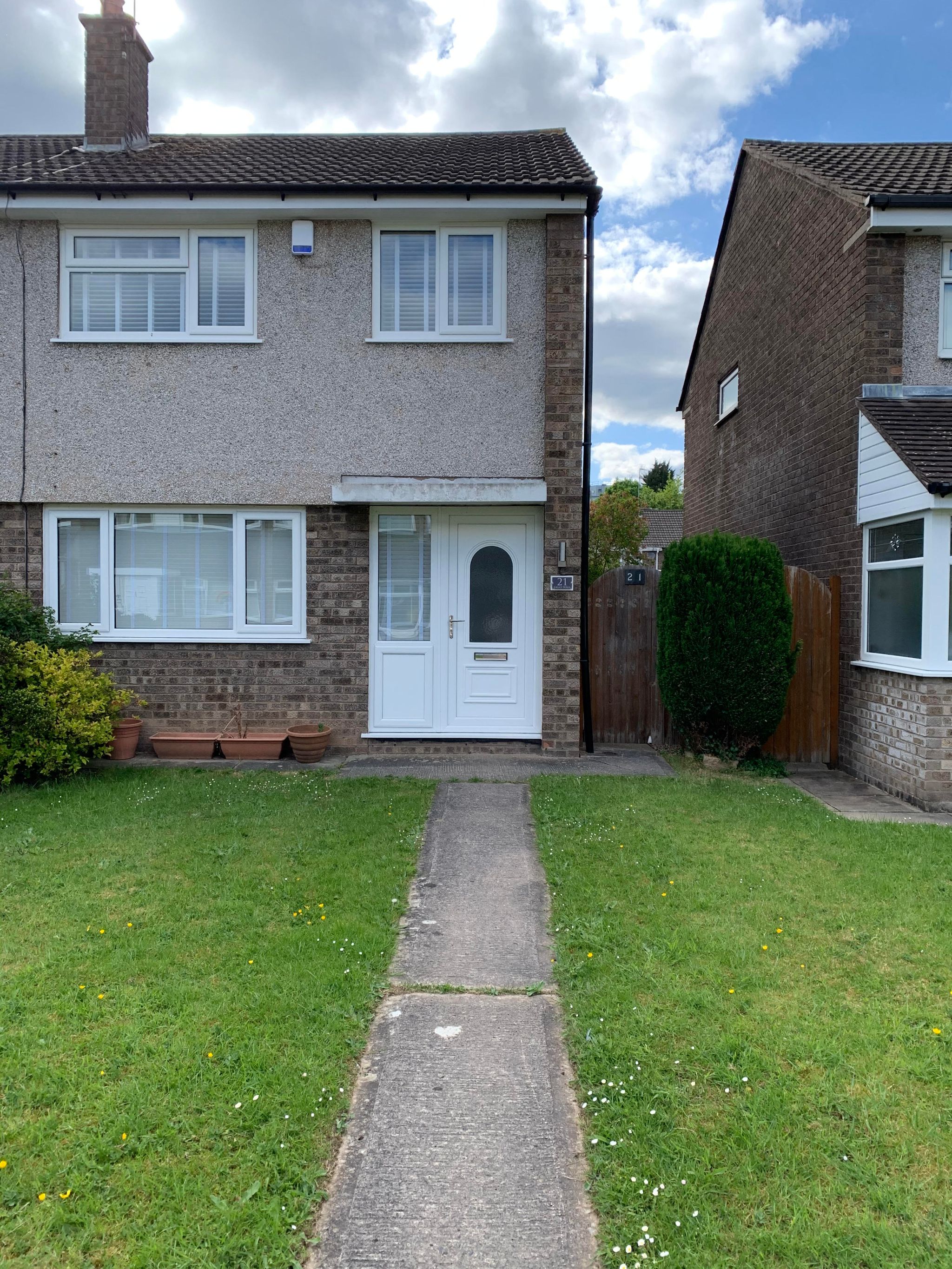 3 Bed Semi-detached House For Sale - Photograph 1