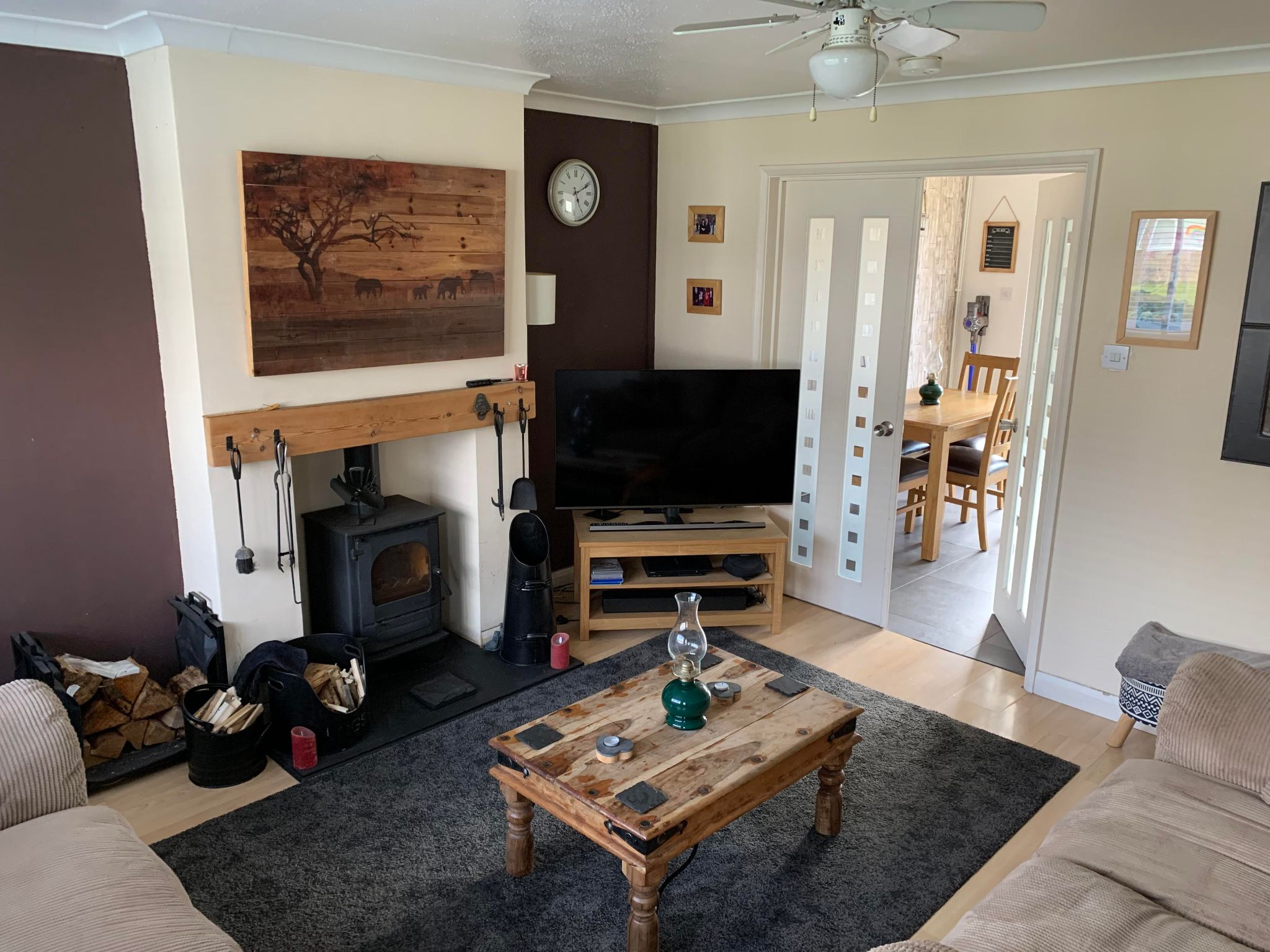3 Bed Semi-detached House For Sale - Photograph 2