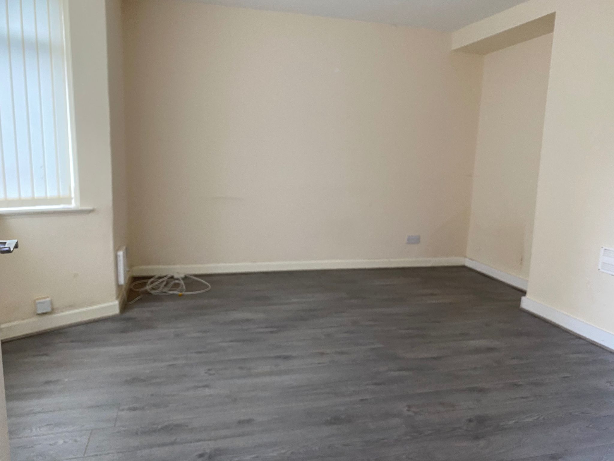 3 Bed Semi-detached House To Rent - Photograph 8